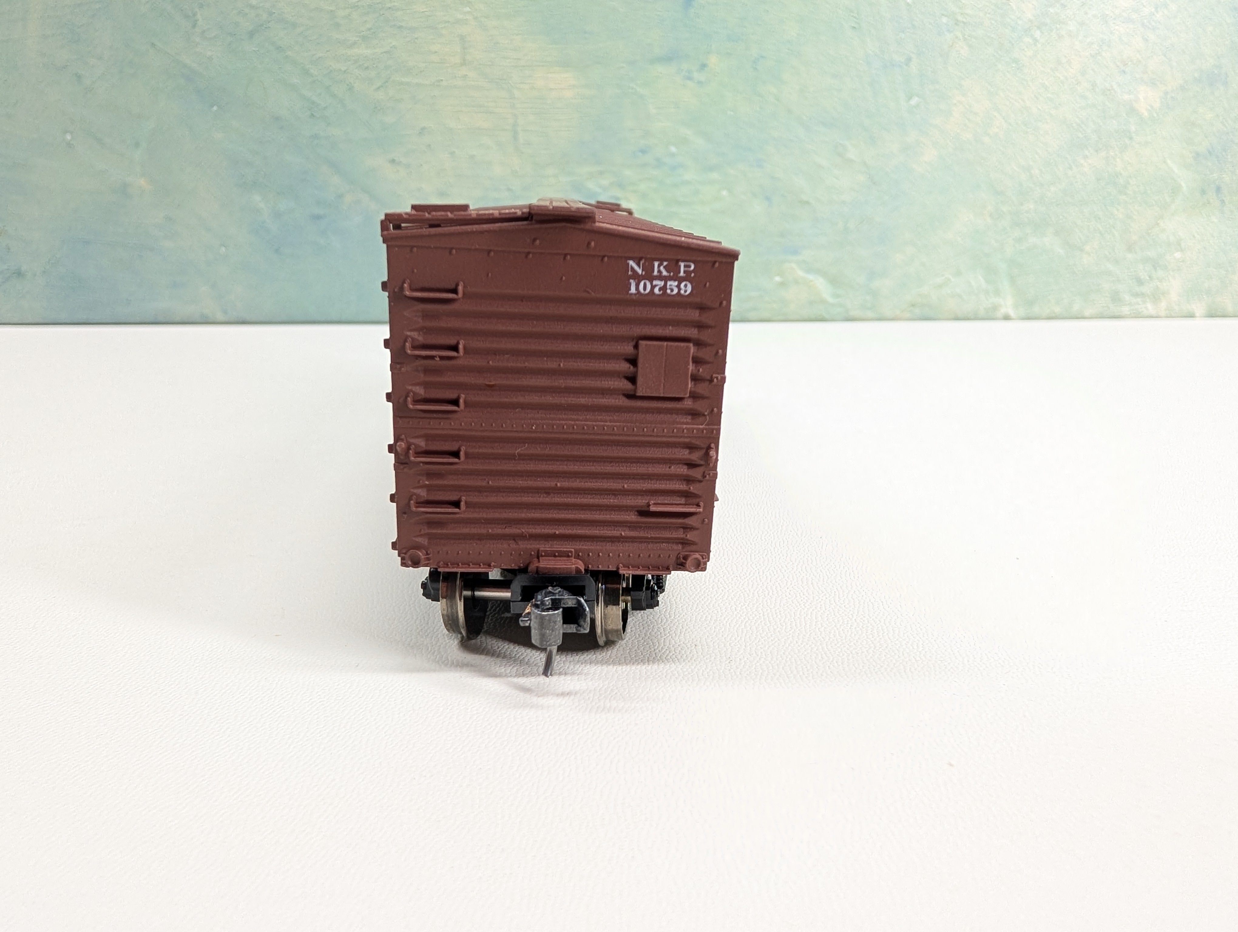 USED Accurail 81402 HO Scale 36' Double Sheath Wood Box Car Nickel Plate Road NKP #10759 Metal Wheels