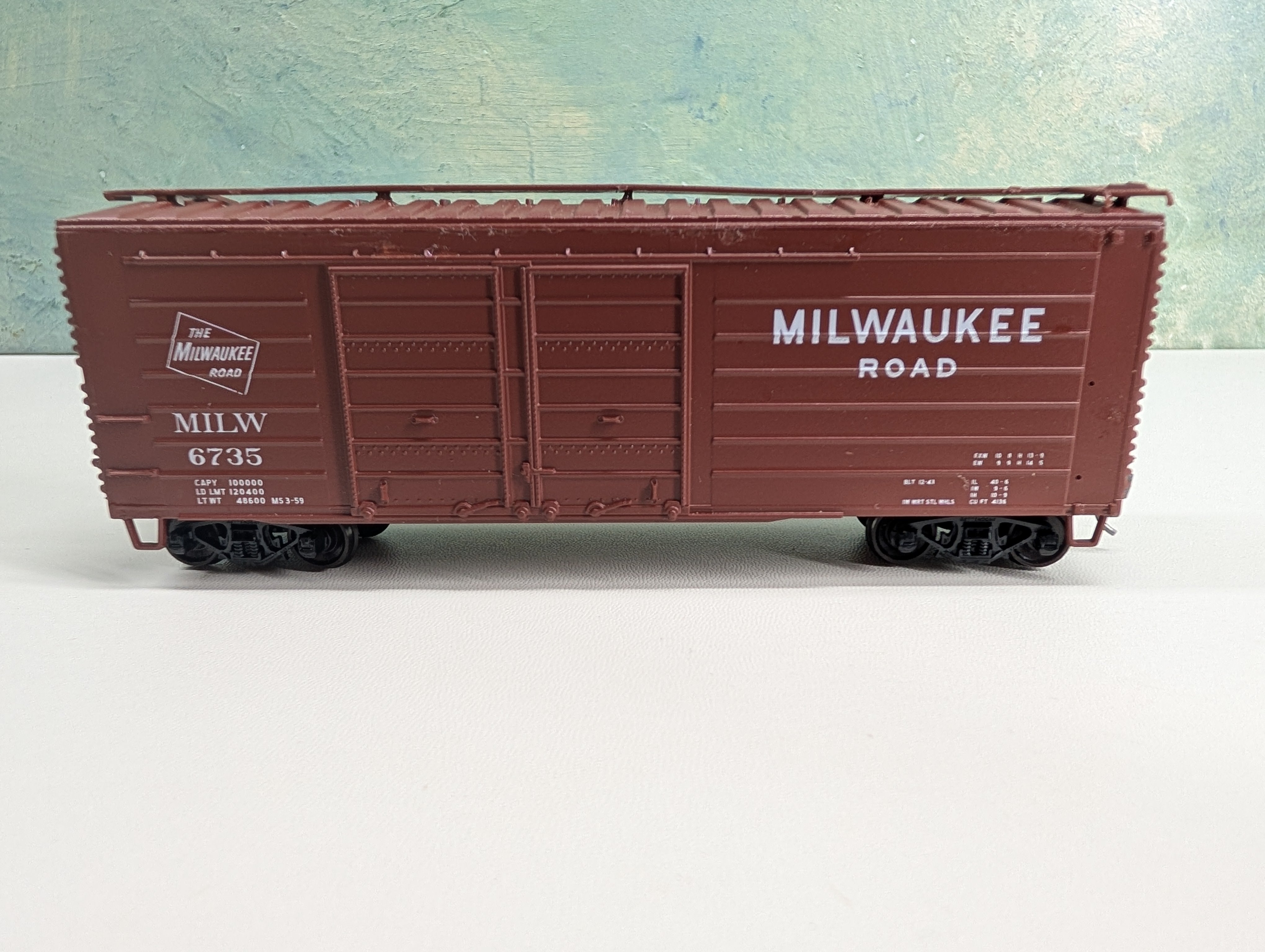 USED Accurail 3985 HO Scale 40' DD RS Box Car Post 1953 Milwaukee Road MILW #6735