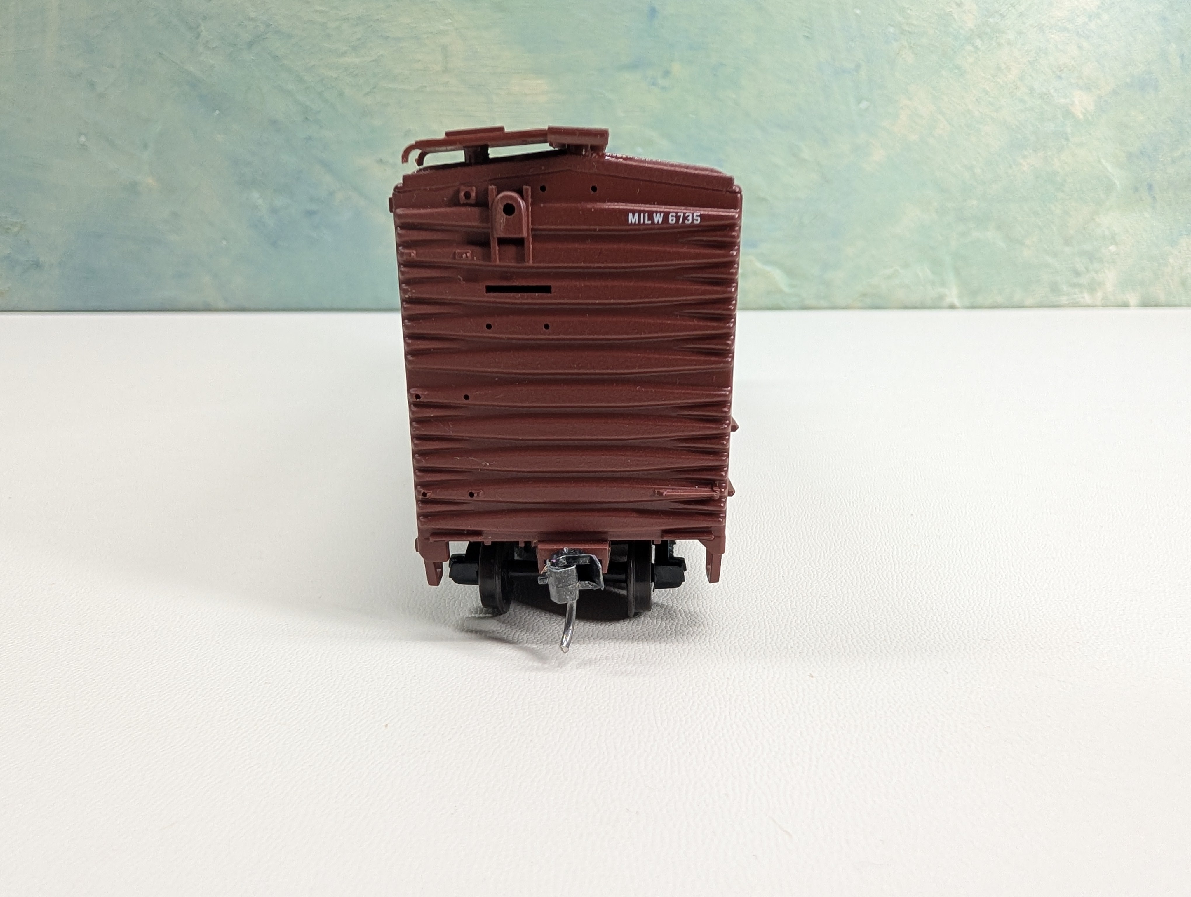 USED Accurail 3985 HO Scale 40' DD RS Box Car Post 1953 Milwaukee Road MILW #6735