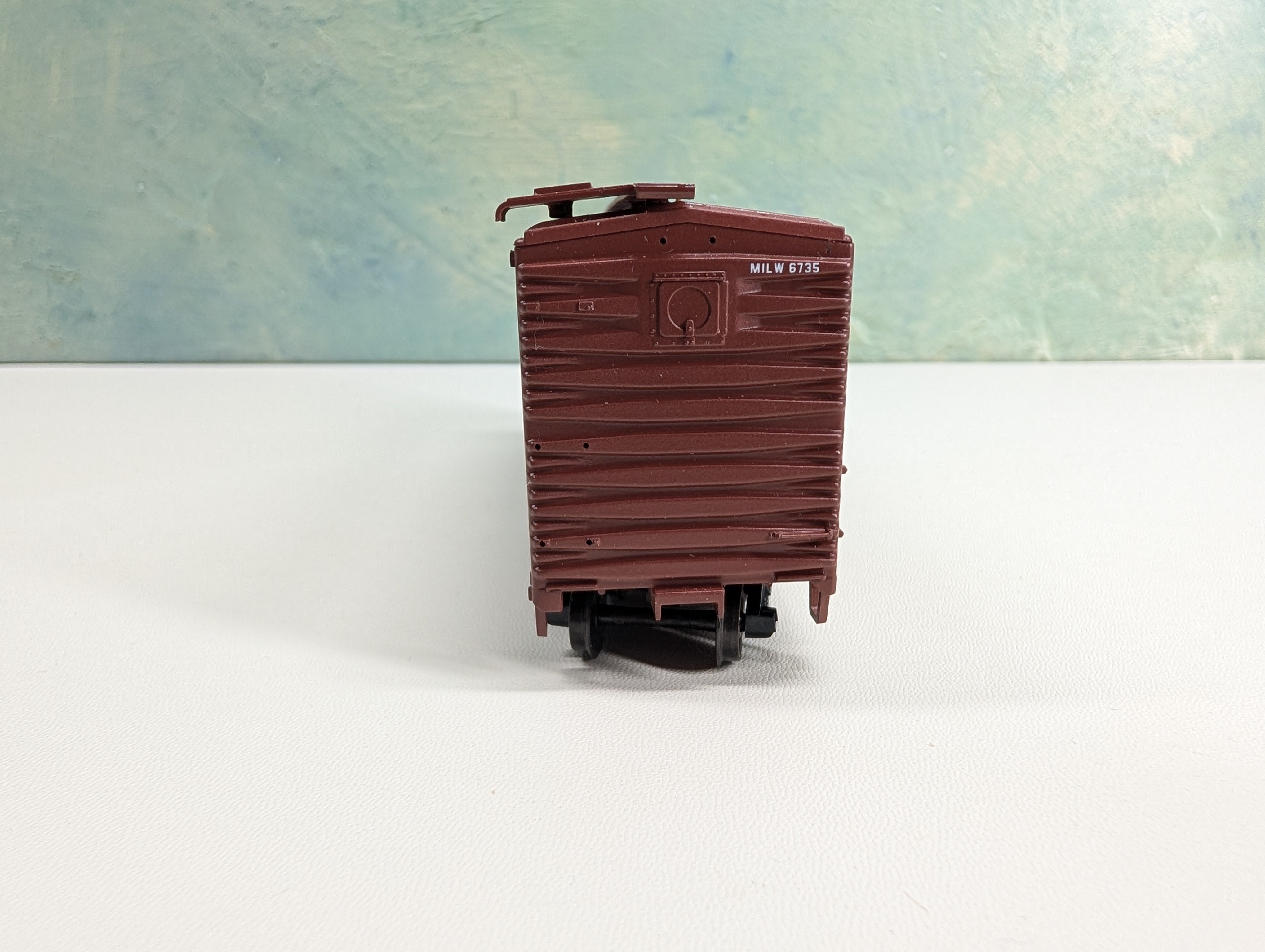 USED Accurail 3985 HO Scale 40' DD RS Box Car Post 1953 Milwaukee Road MILW #6735