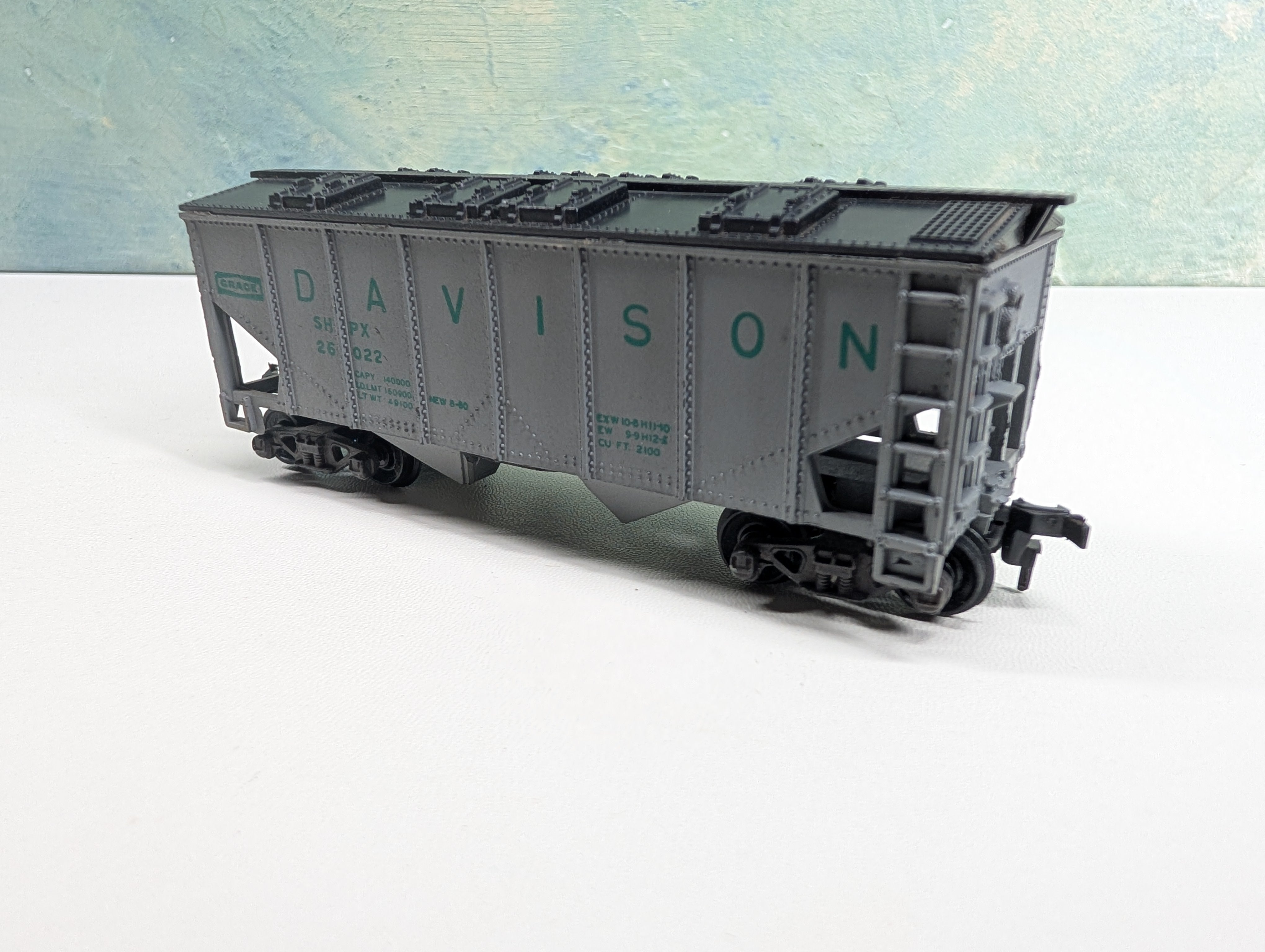 USED Varney HO Scale 2 Bay Covered Hopper Grace Davison SHPX #26022 Green Text, Rare