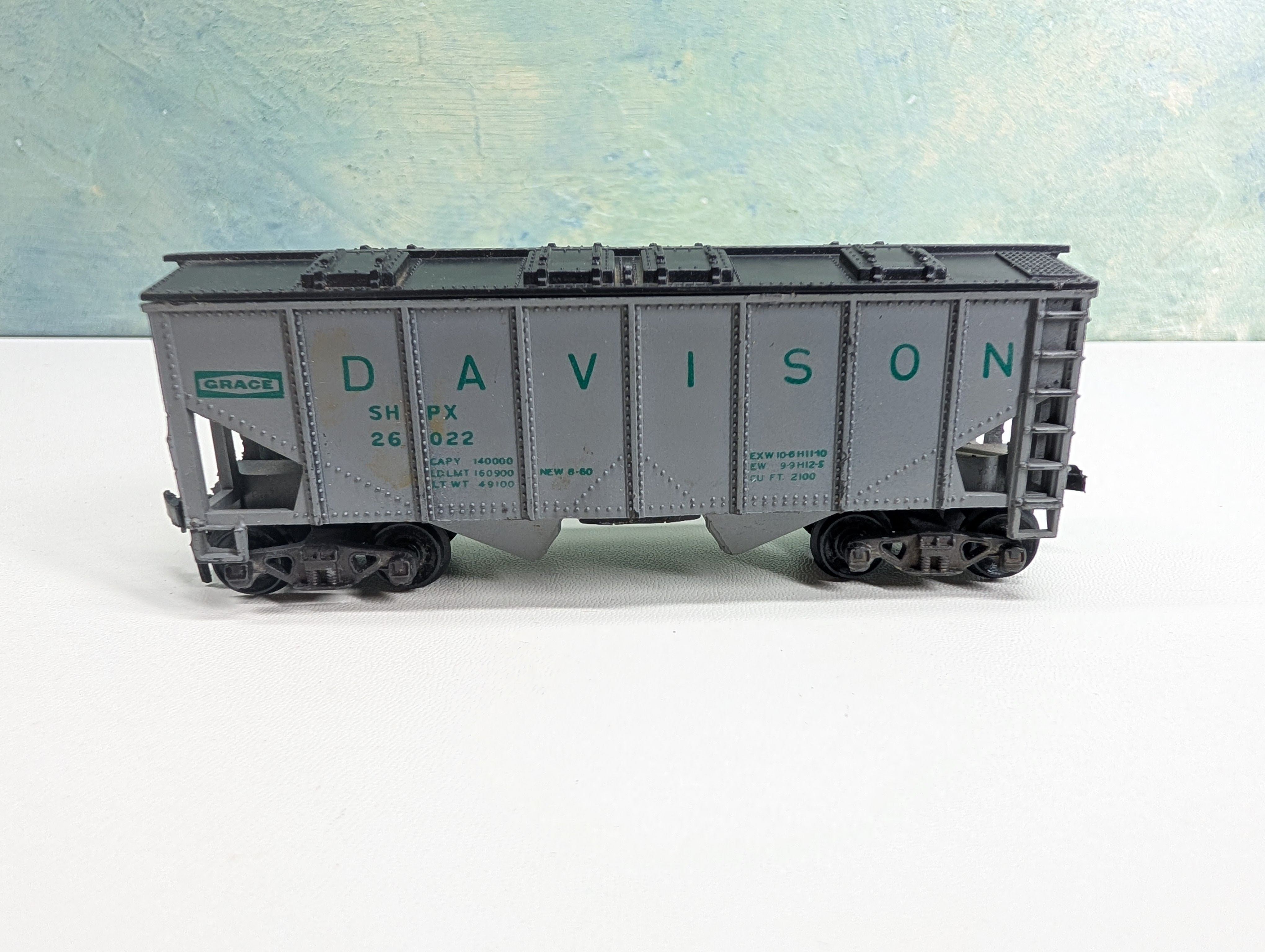 USED Varney HO Scale 2 Bay Covered Hopper Grace Davison SHPX #26022 Green Text, Rare