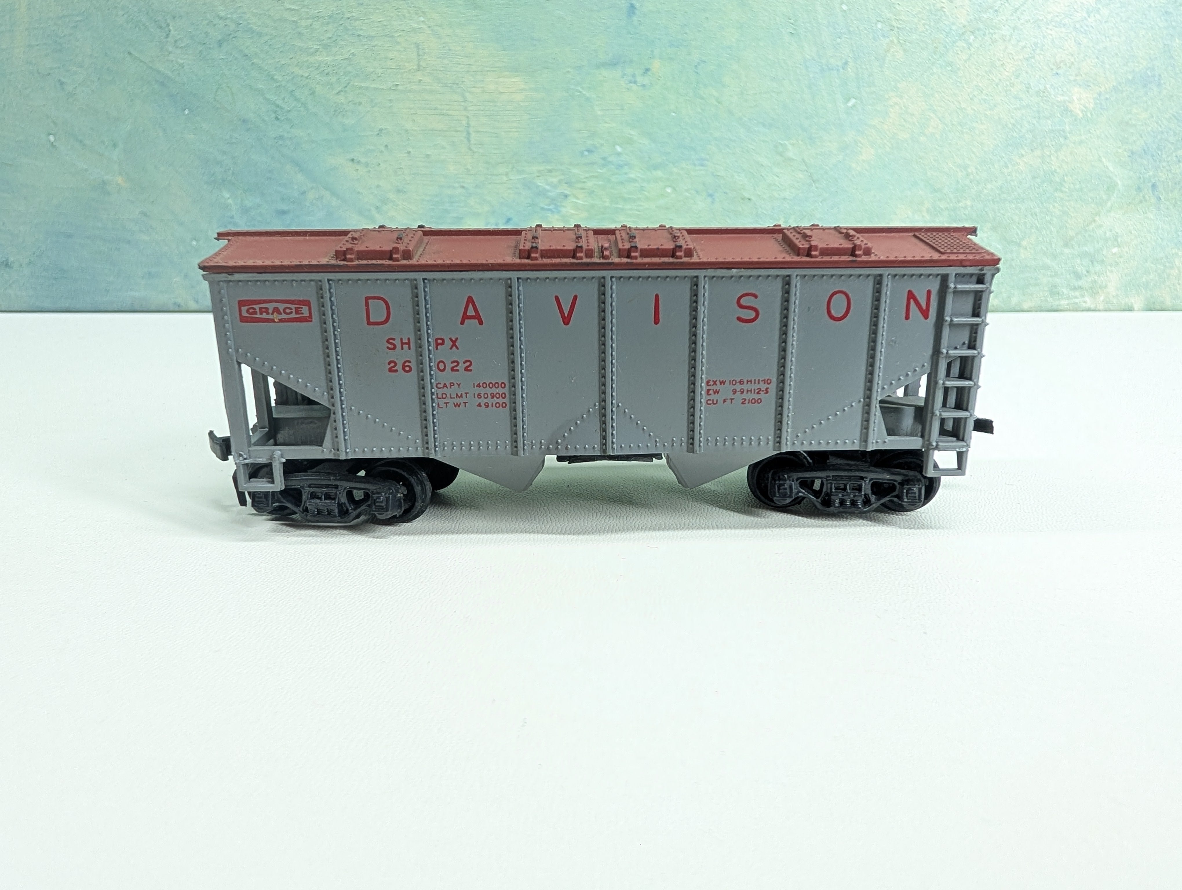 USED Varney HO Scale 2 Bay Covered Hopper Grace Davison SHPX #26022 Red Text, Rare