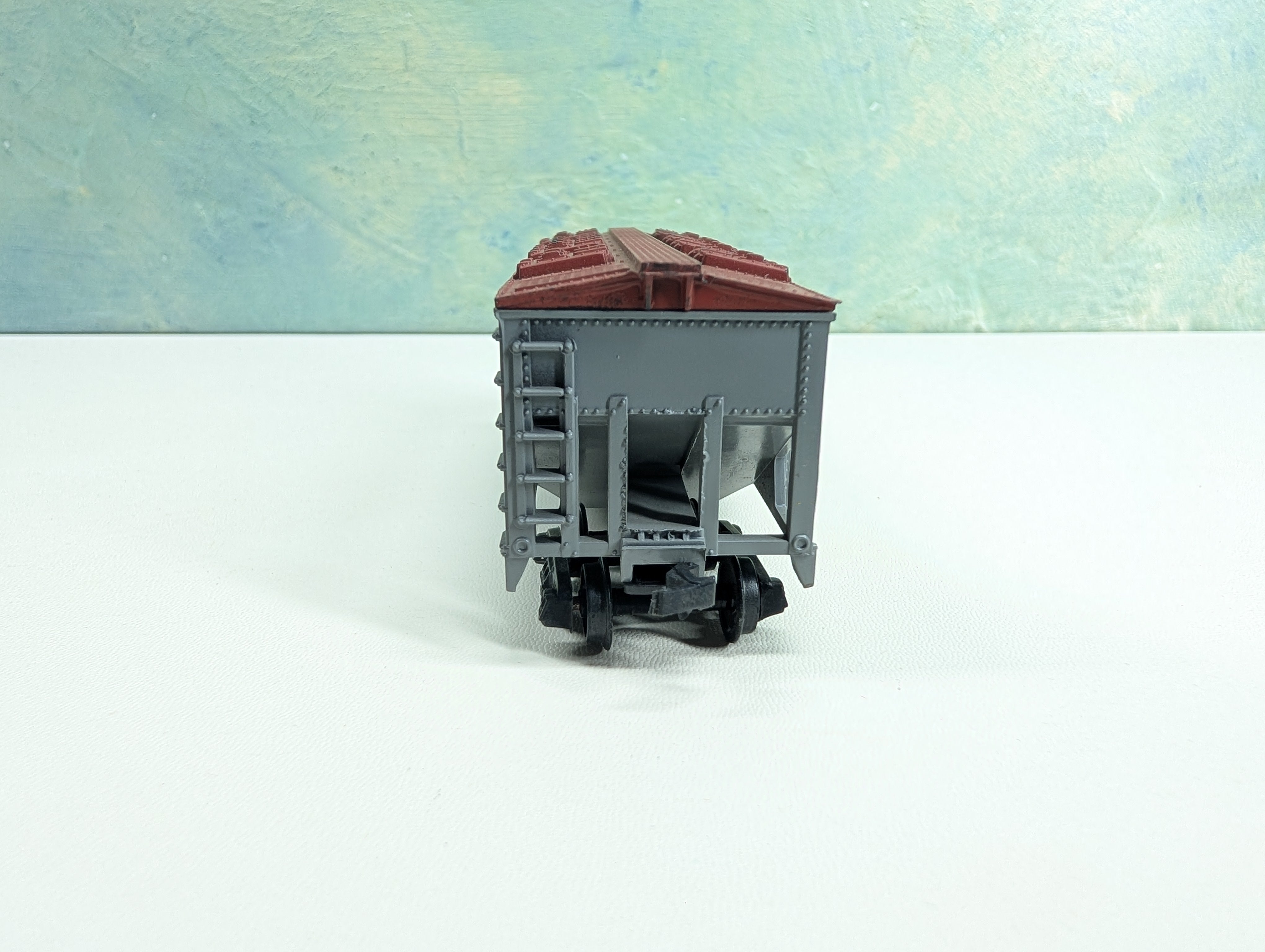 USED Varney HO Scale 2 Bay Covered Hopper Grace Davison SHPX #26022 Red Text, Rare