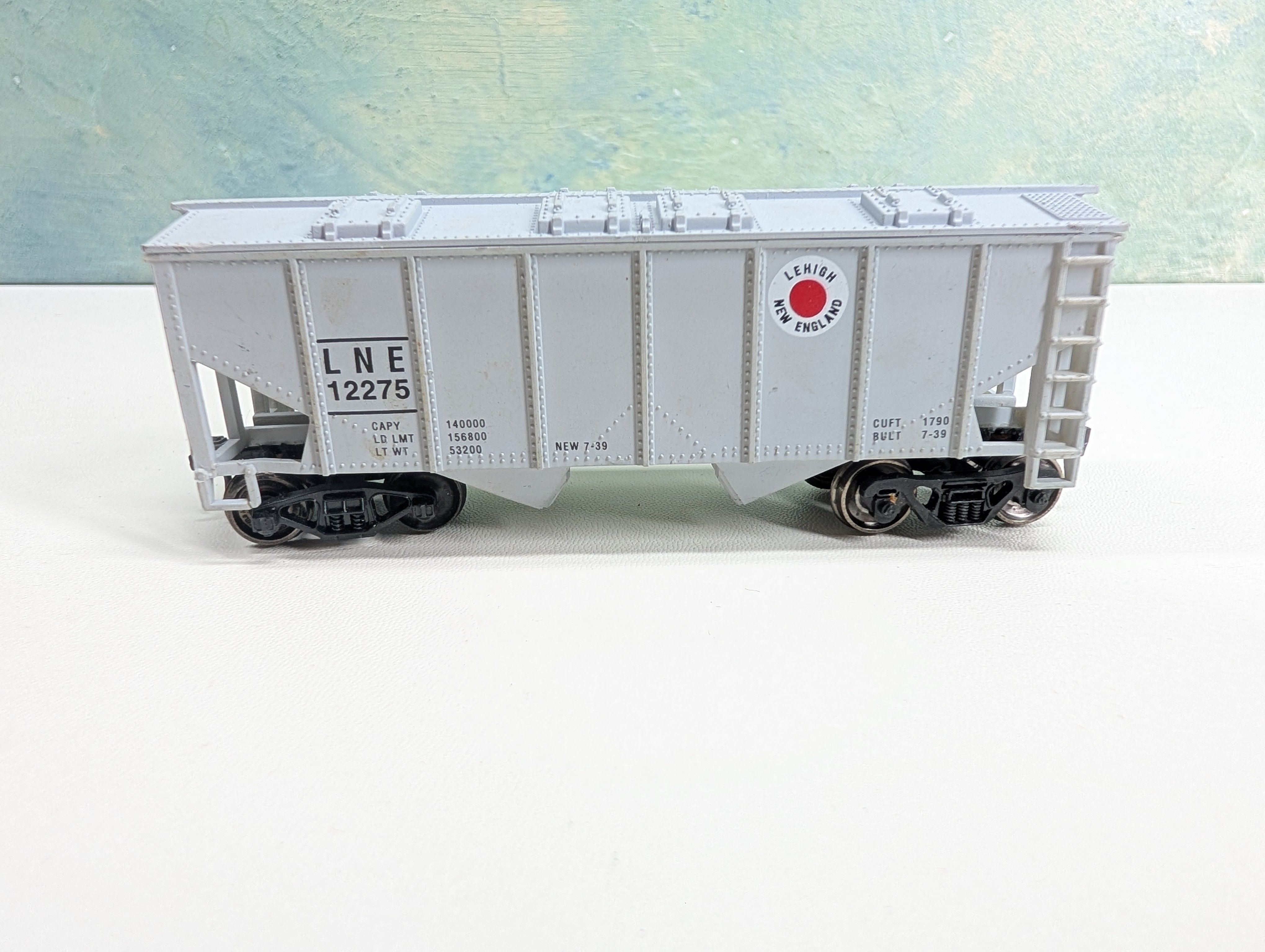 USED HO Scale 2 Bay Covered Hopper Lehigh and New England LNE #12275 Metal Wheels