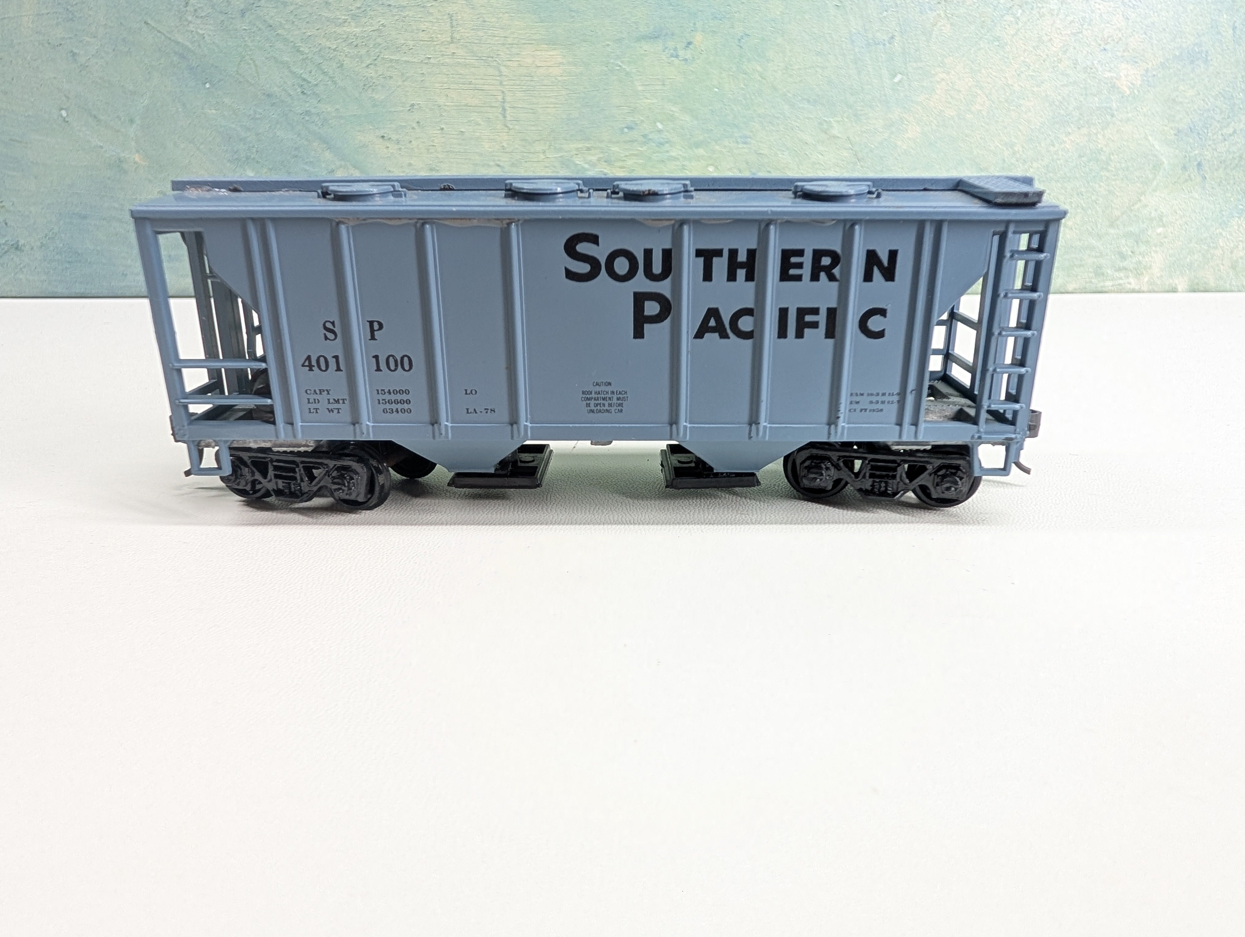 USED Roundhouse HO Scale 2 Bay Covered Hopper Southern Pacific SP #401100