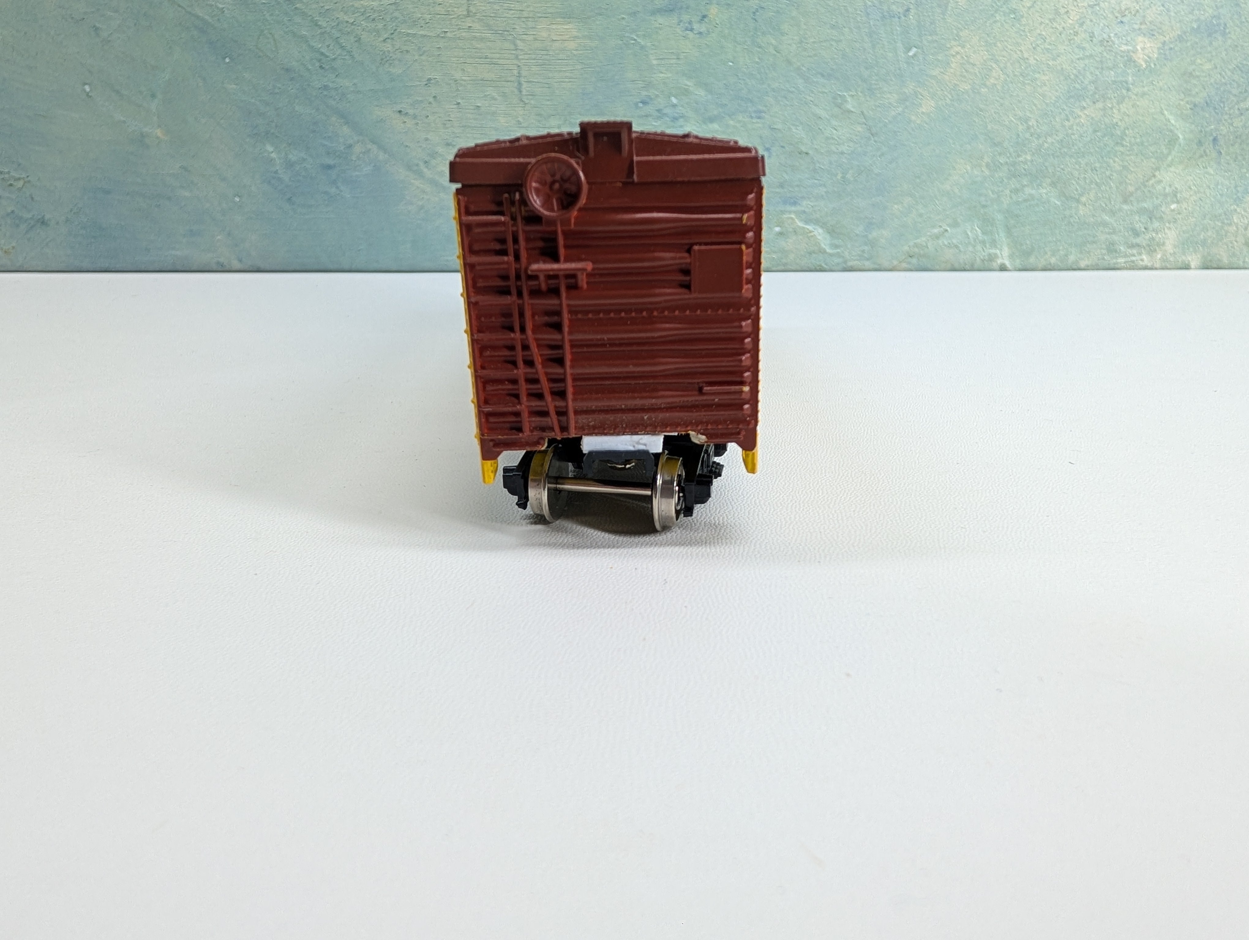 USED Revell HO Scale 40' Reefer Fruit Growers Express FGEX #4017 Metal Wheels