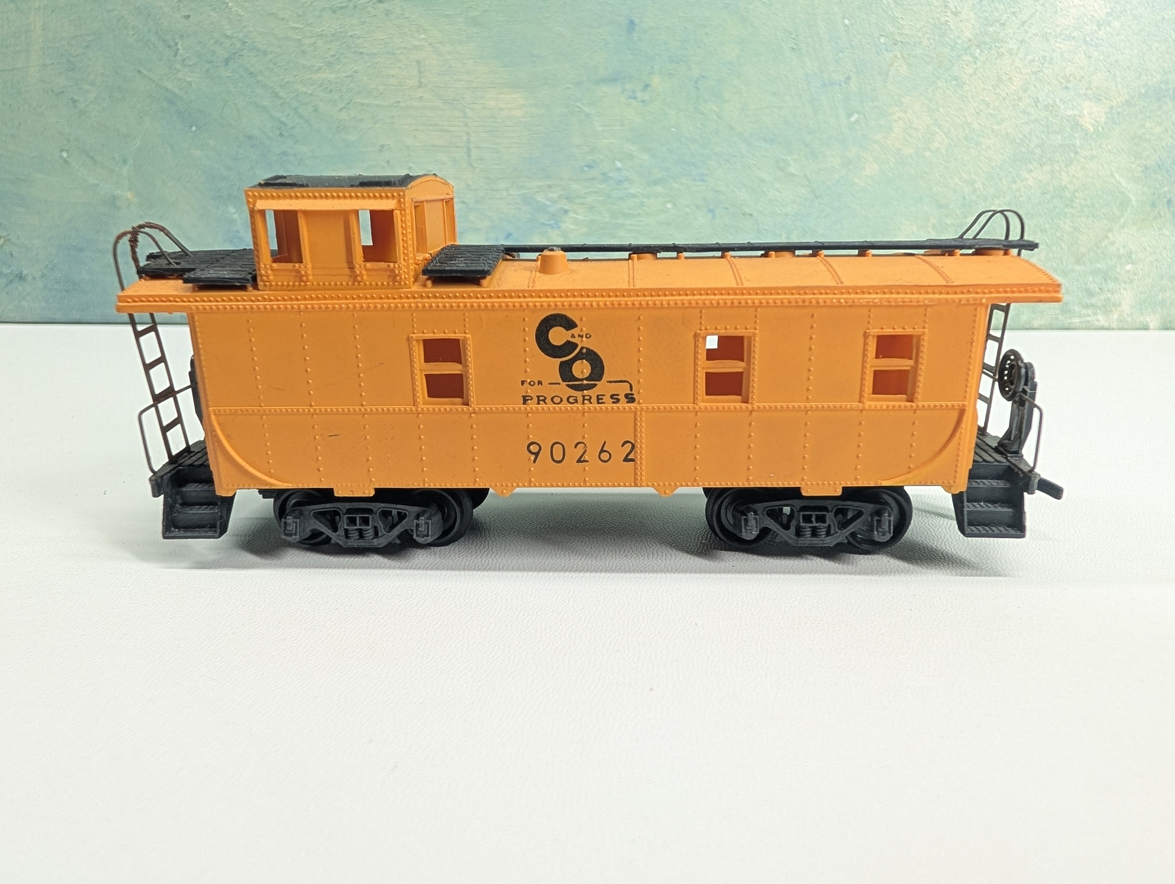 USED AHM HO Scale Caboose Chesapeake and Ohio C&O #90262