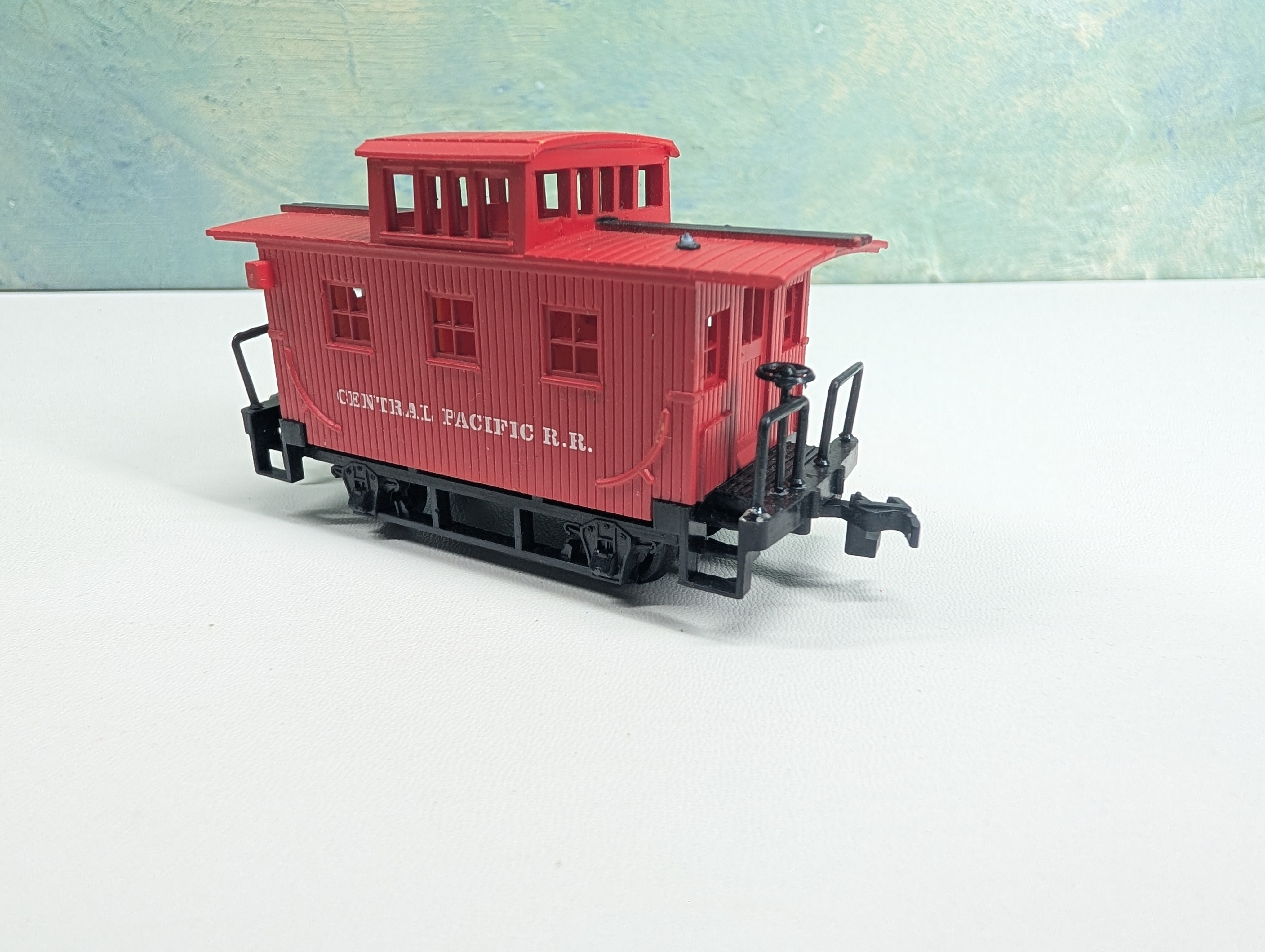 USED Bachmann HO Scale Bobber Caboose Central Pacific RR