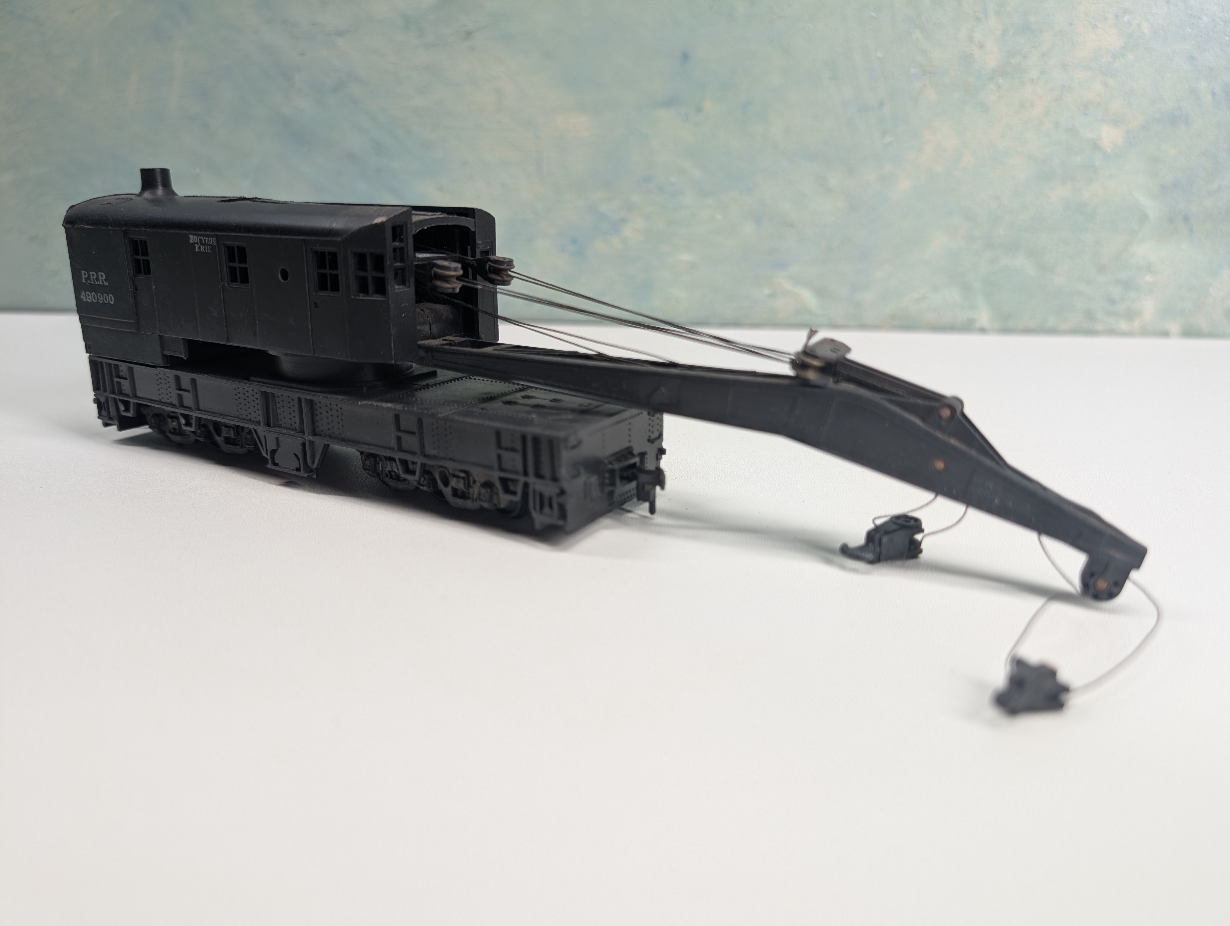 USED Athearn HO Scale 200 Ton Wrecking Crane Pennsylvania PRR #490900