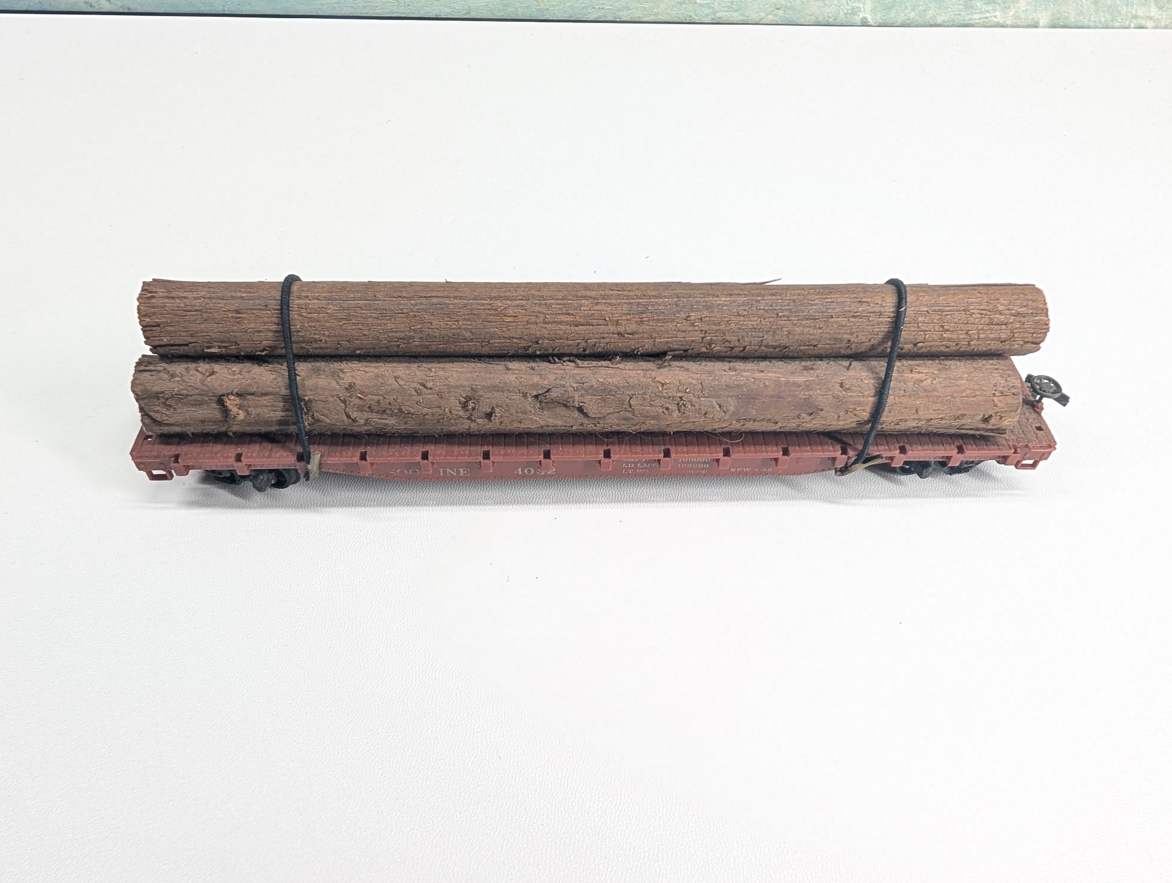 USED REVELL HO Scale 54' Flat Car w/ Lumber Load SOO Line #4032