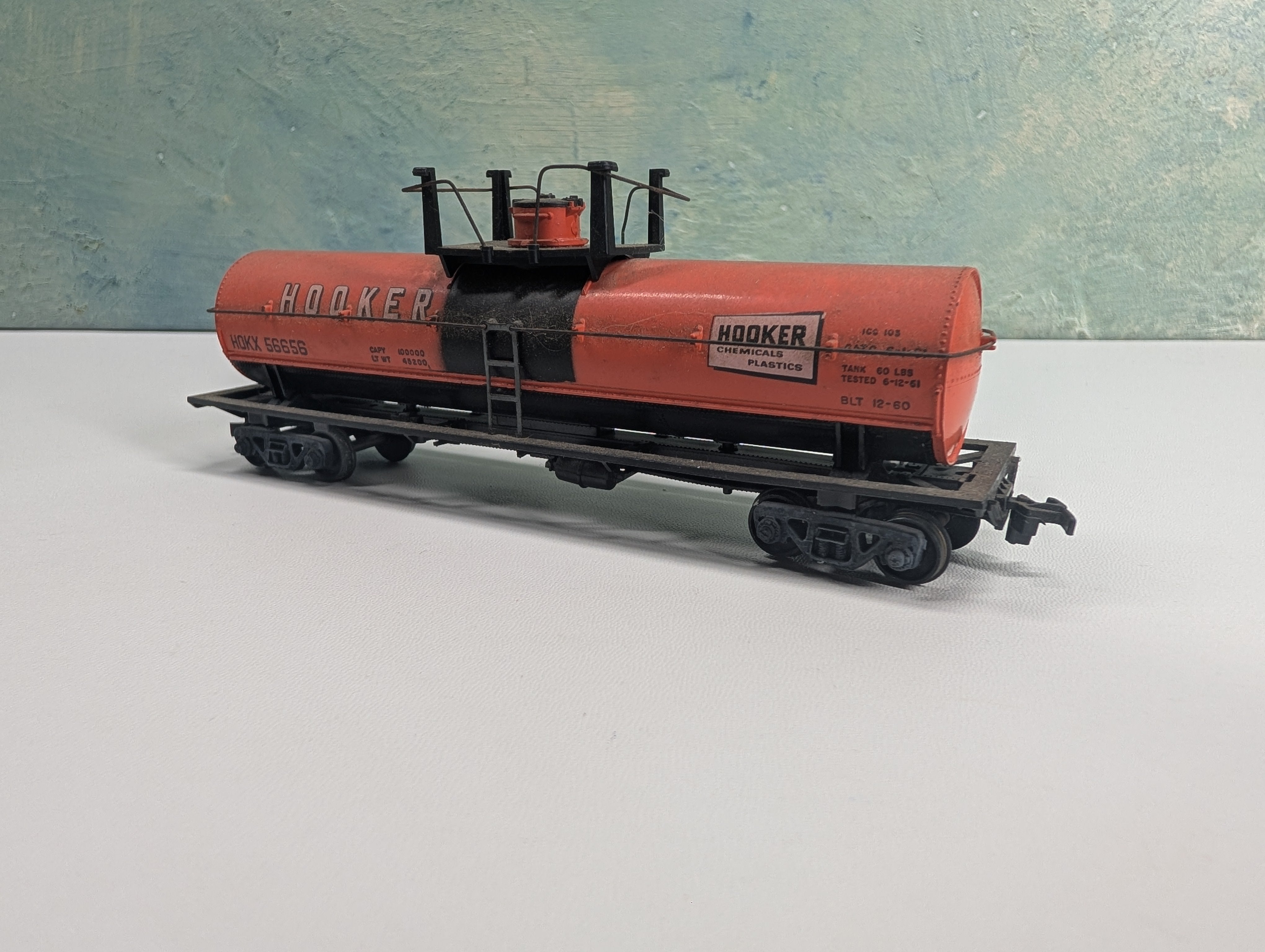 USED Athearn HO Scale Single Dome Chemical Tank Car Hooker HOKX #56656 Metal Wheels