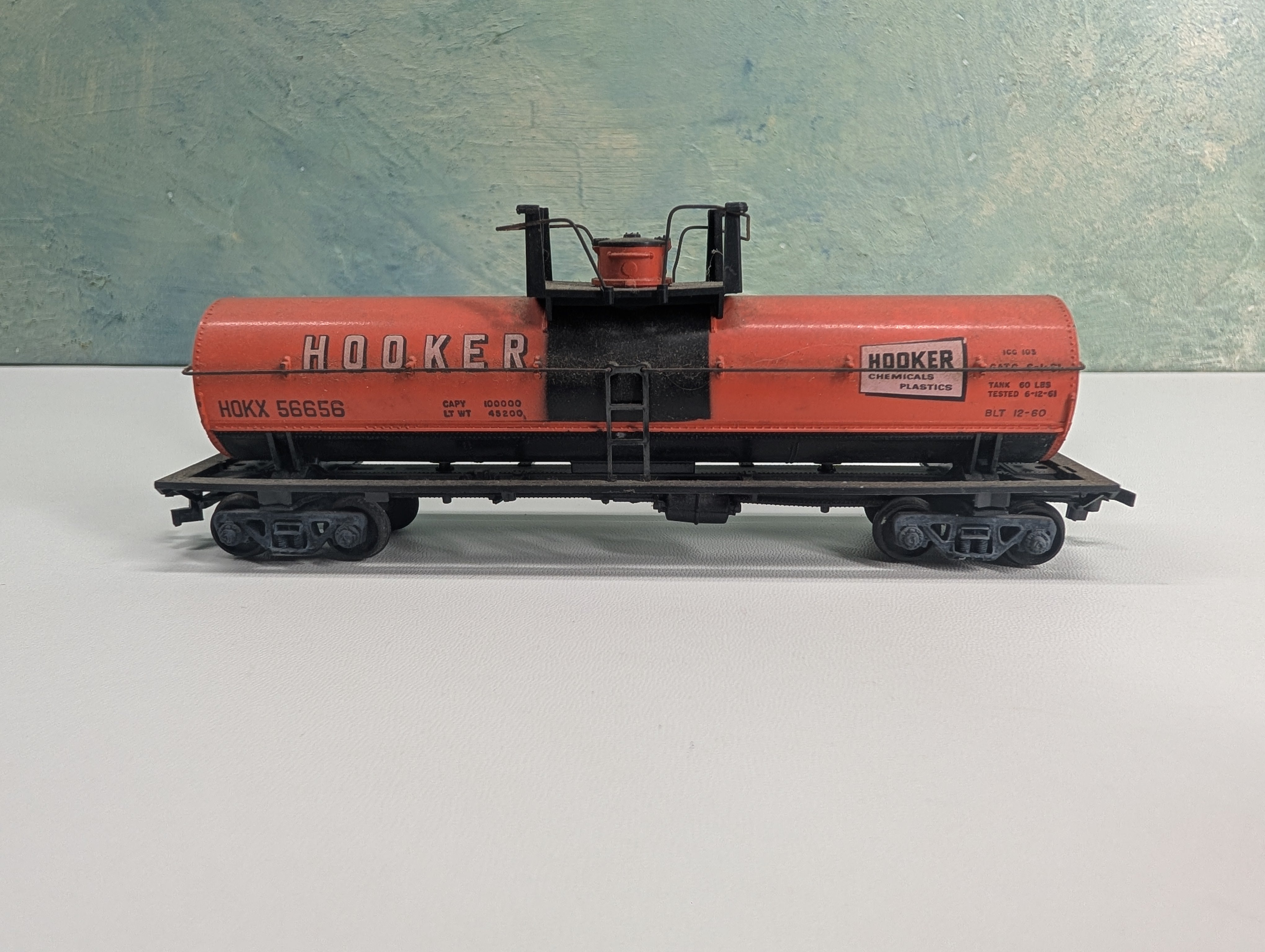 USED Athearn HO Scale Single Dome Chemical Tank Car Hooker HOKX #56656 Metal Wheels