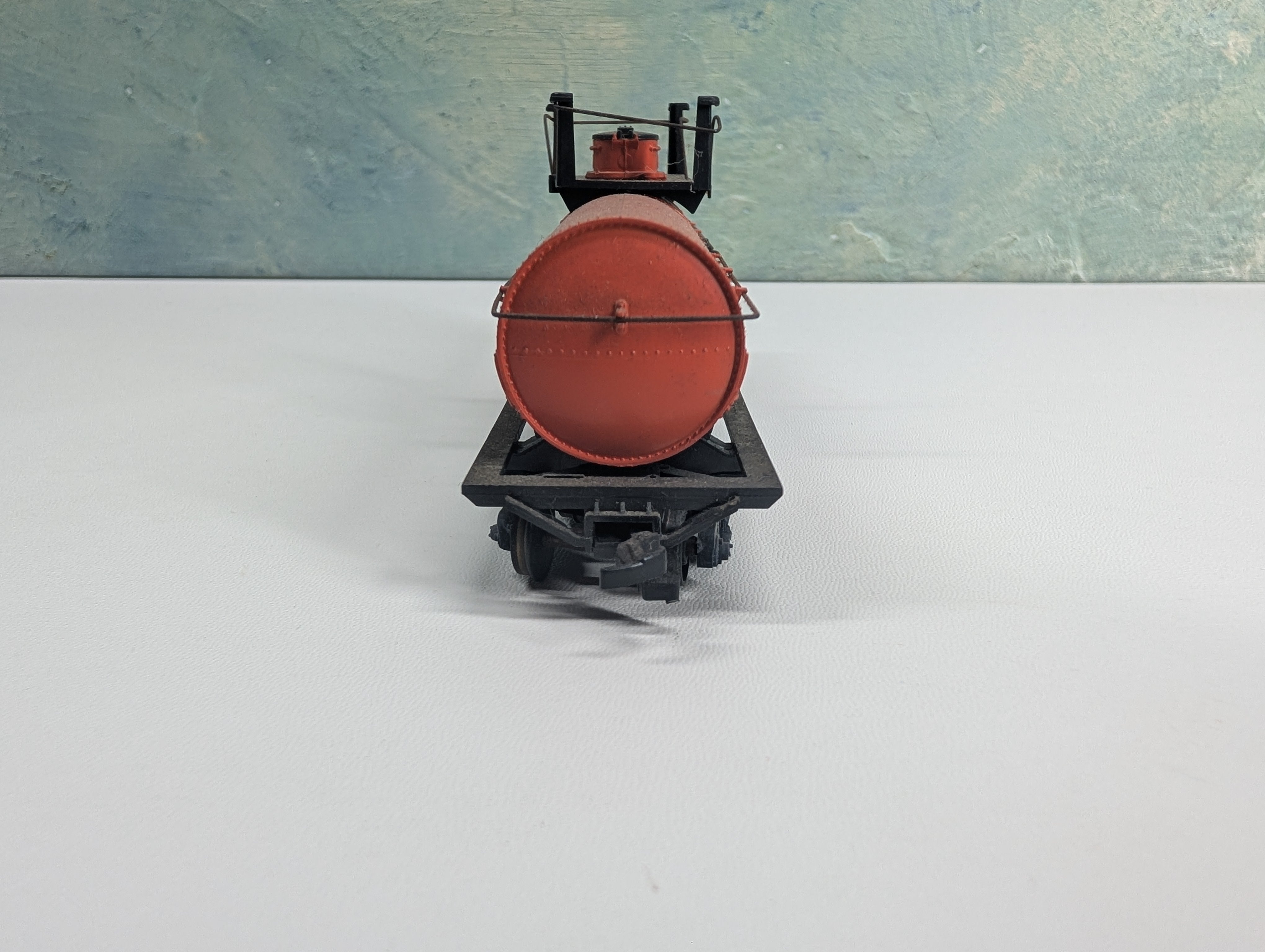 USED Athearn HO Scale Single Dome Chemical Tank Car Hooker HOKX #56656 Metal Wheels