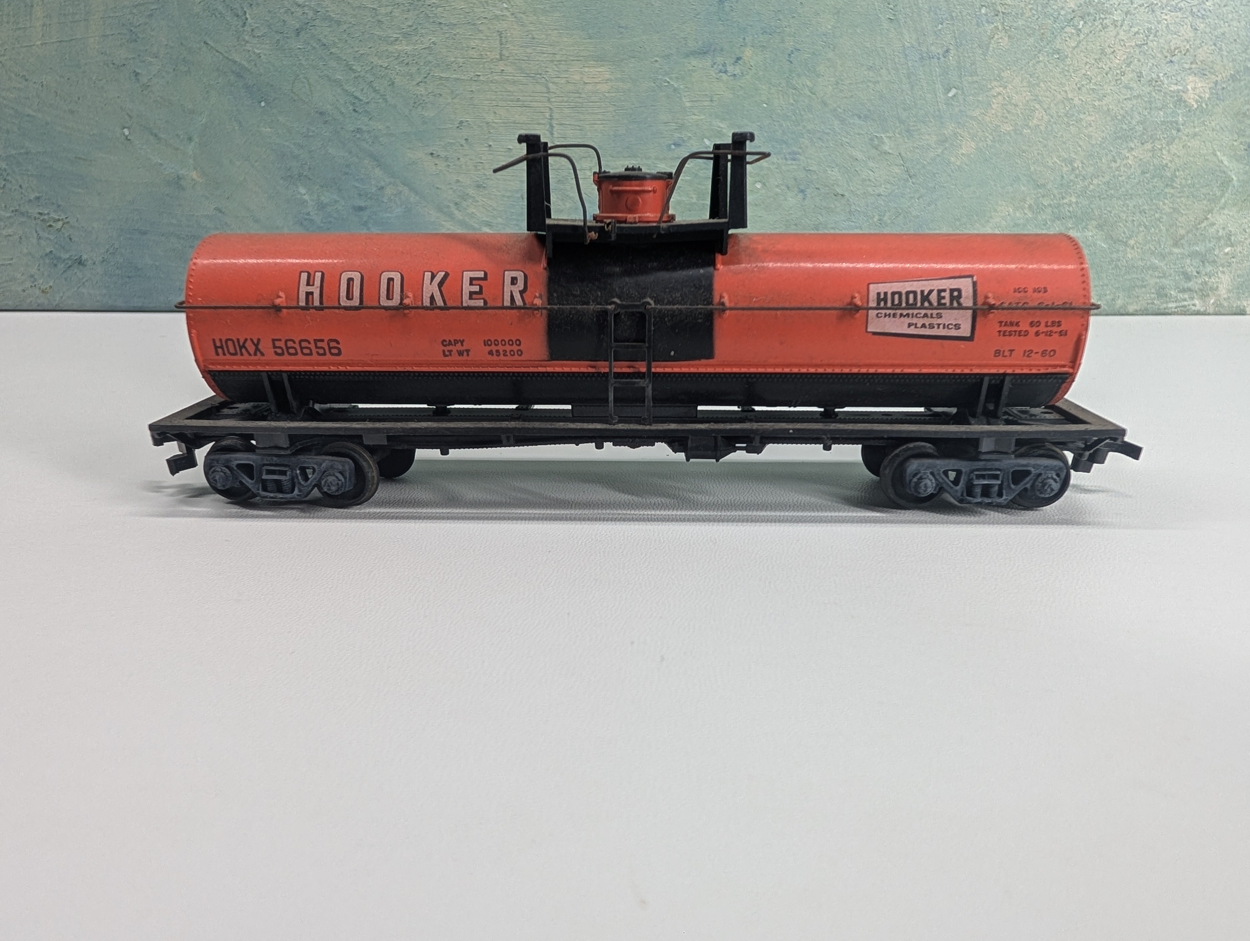 USED Athearn HO Scale Single Dome Chemical Tank Car Hooker HOKX #56656 Metal Wheels