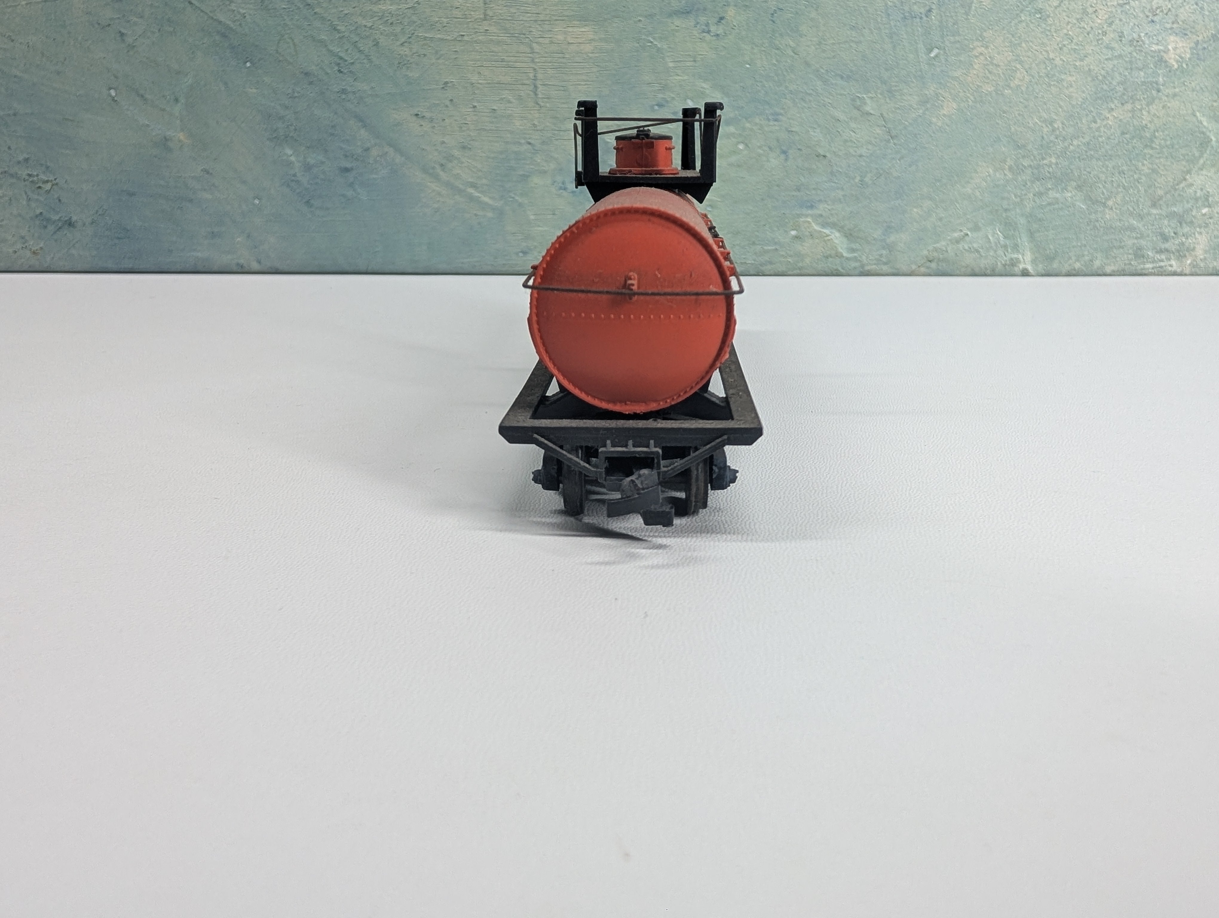 USED Athearn HO Scale Single Dome Chemical Tank Car Hooker HOKX #56656 Metal Wheels
