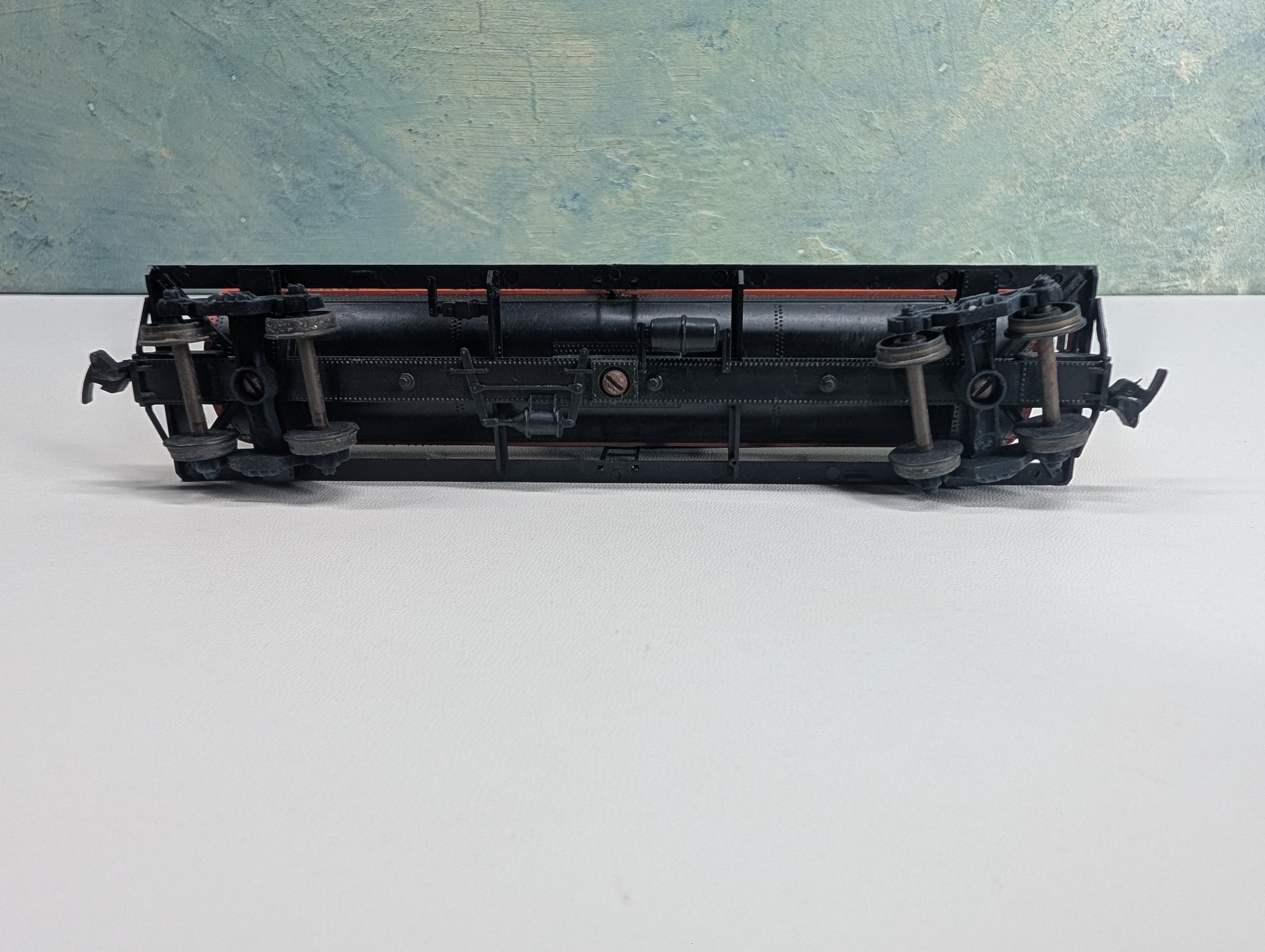 USED Athearn HO Scale Single Dome Chemical Tank Car Hooker HOKX #56656 Metal Wheels