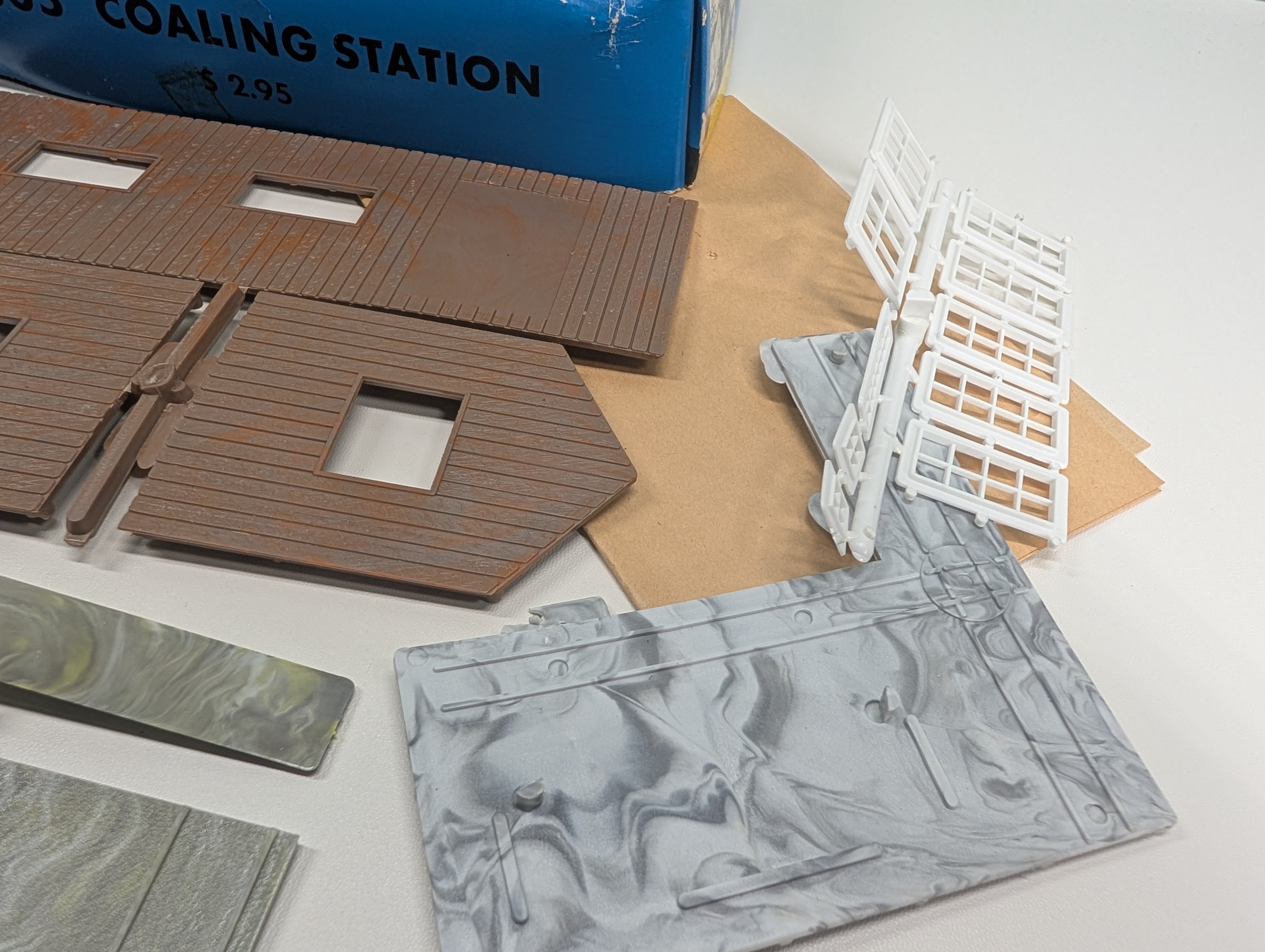 USED AHM B305 HO Scale Coaling Station KIT