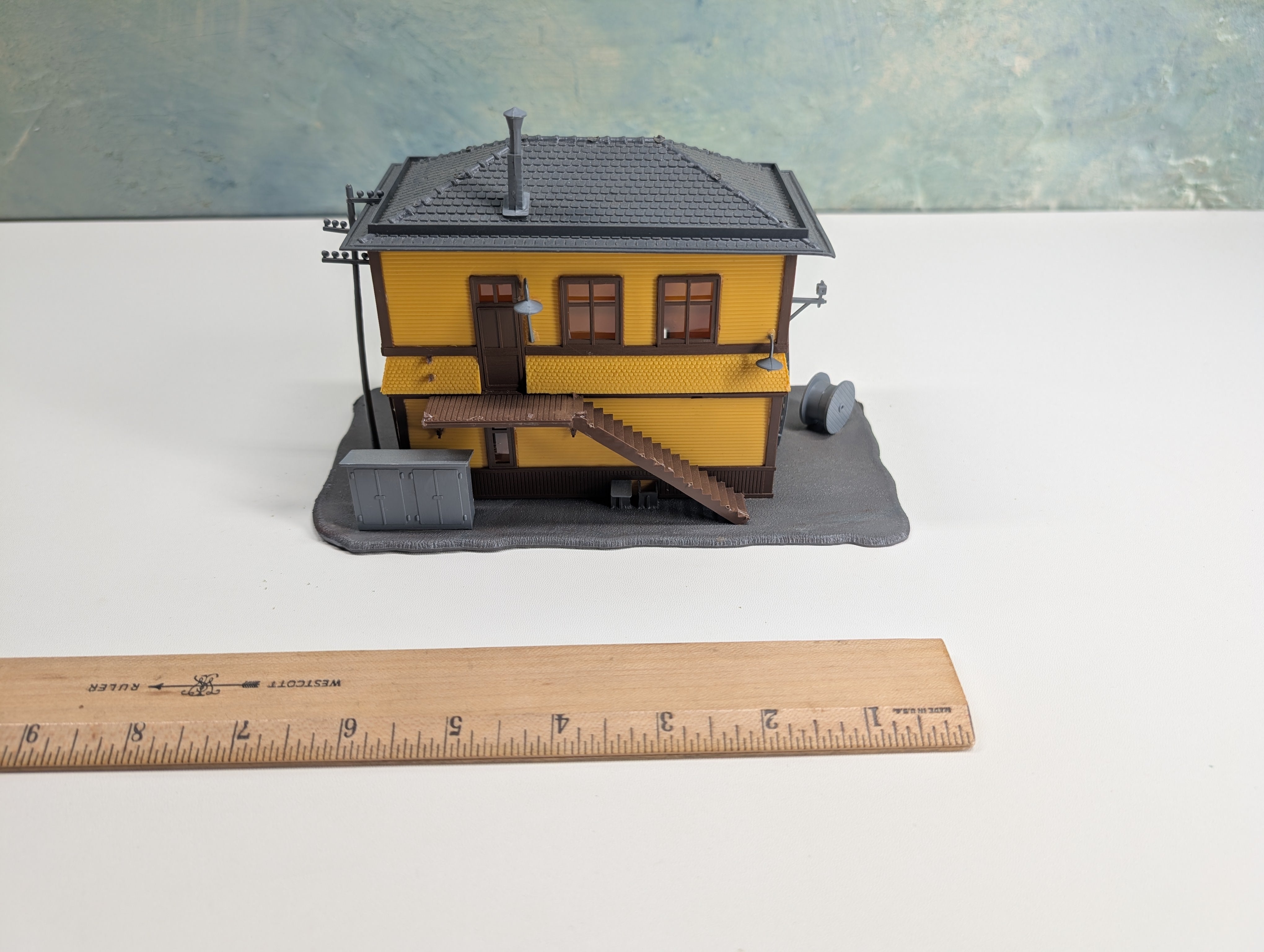USED Tyco HO Scale Yellow Interlocking Tower