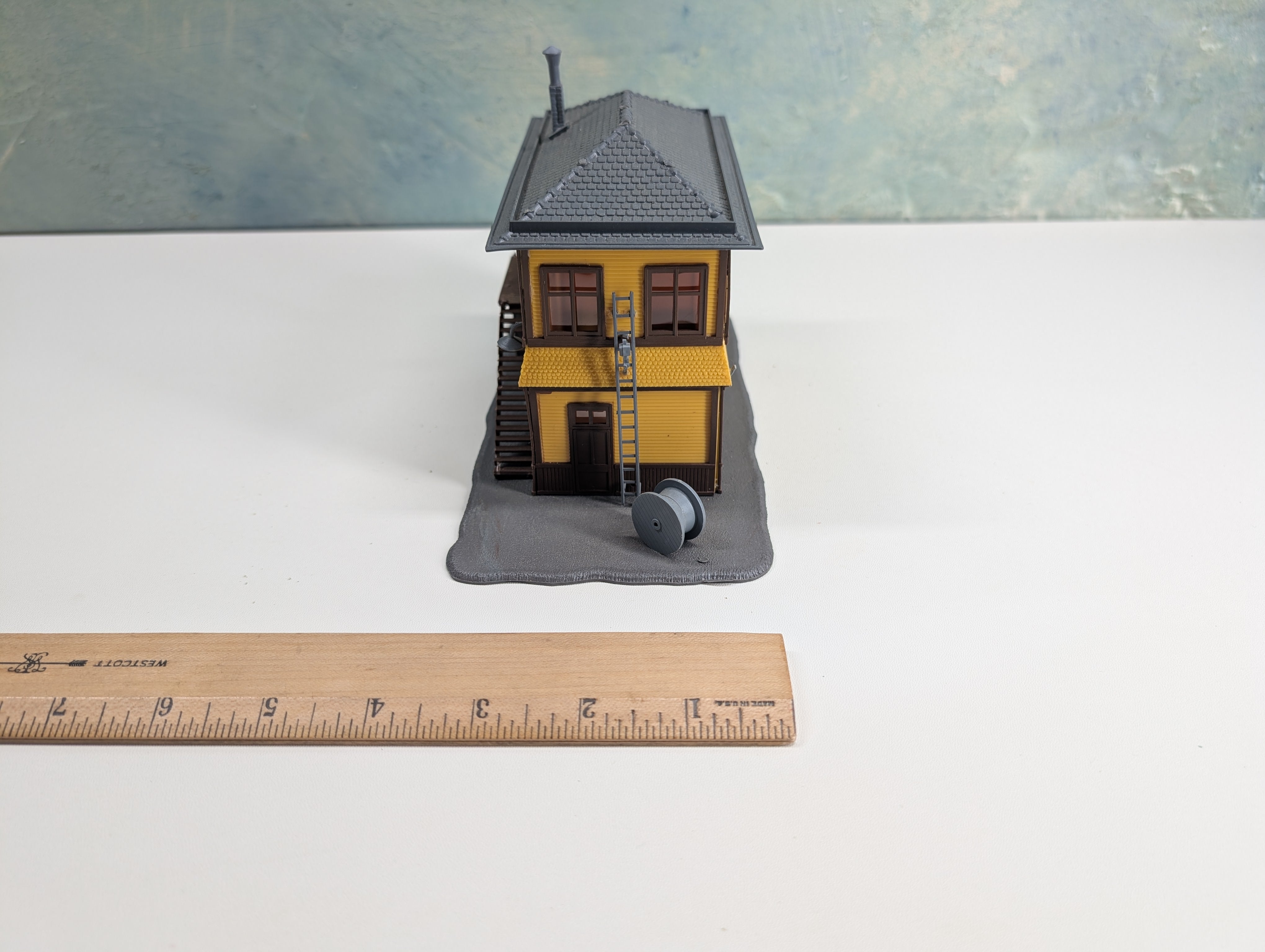 USED Tyco HO Scale Yellow Interlocking Tower