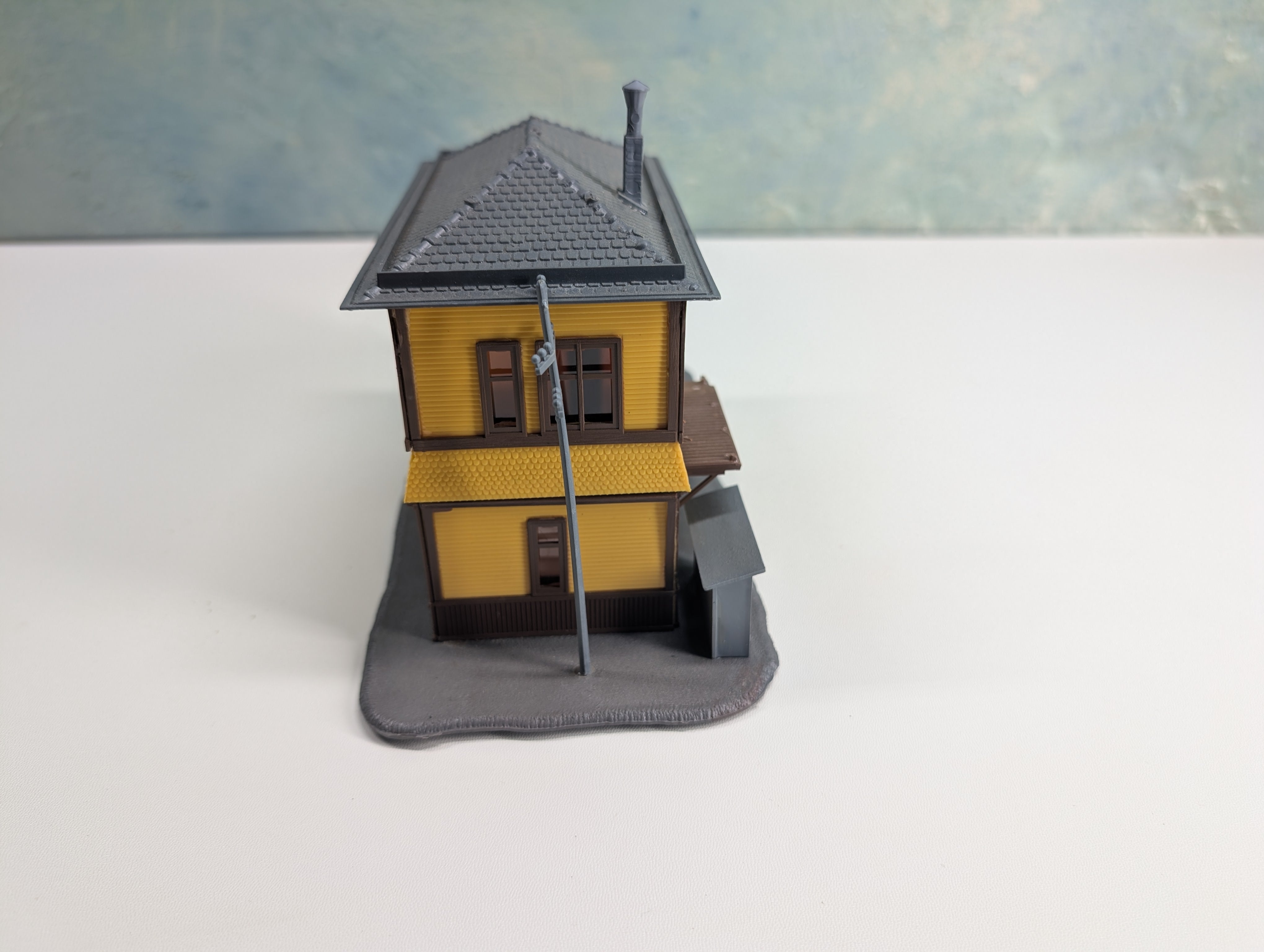 USED Tyco HO Scale Yellow Interlocking Tower