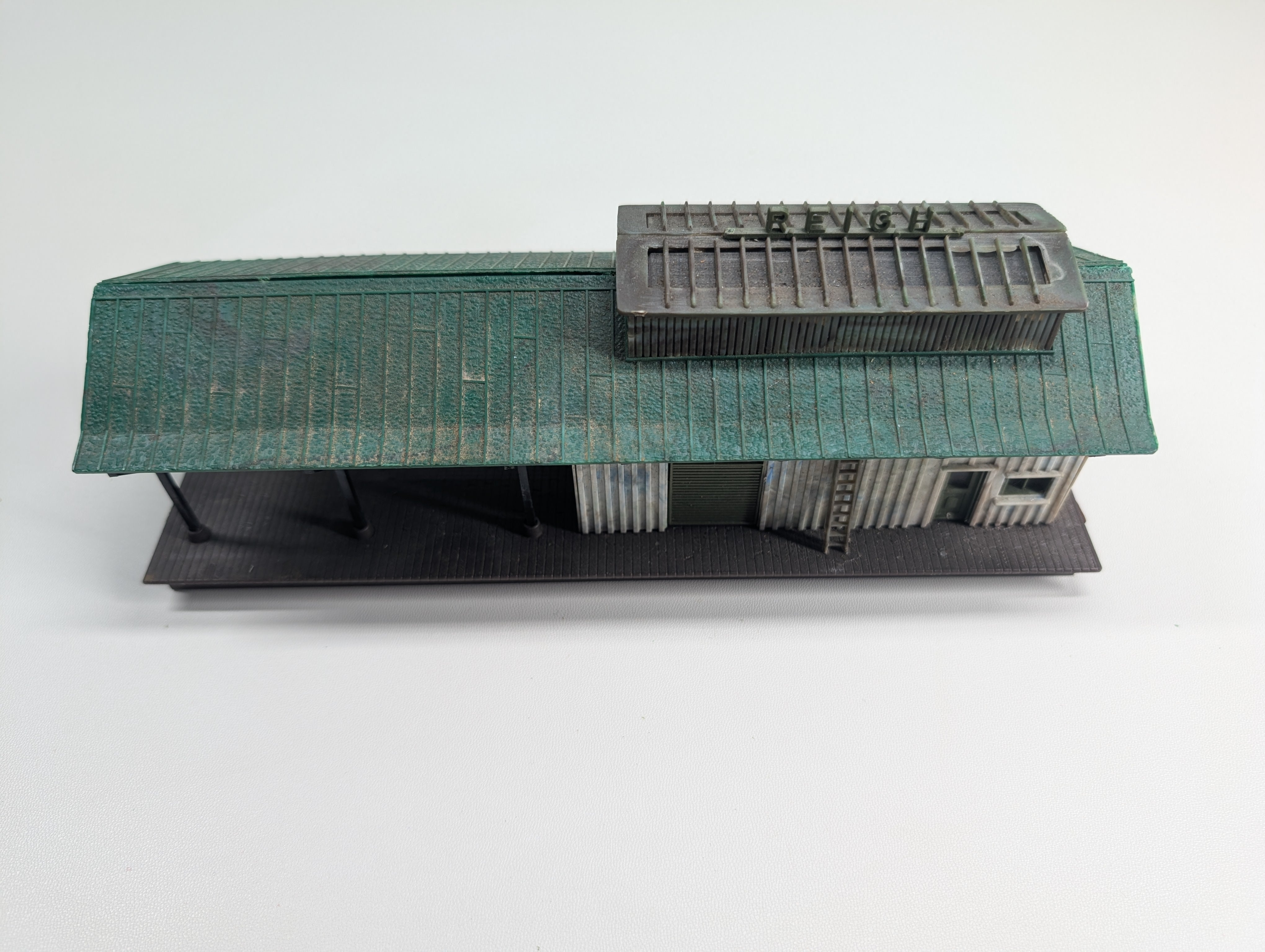 USED Heljan HO Scale Freight Station