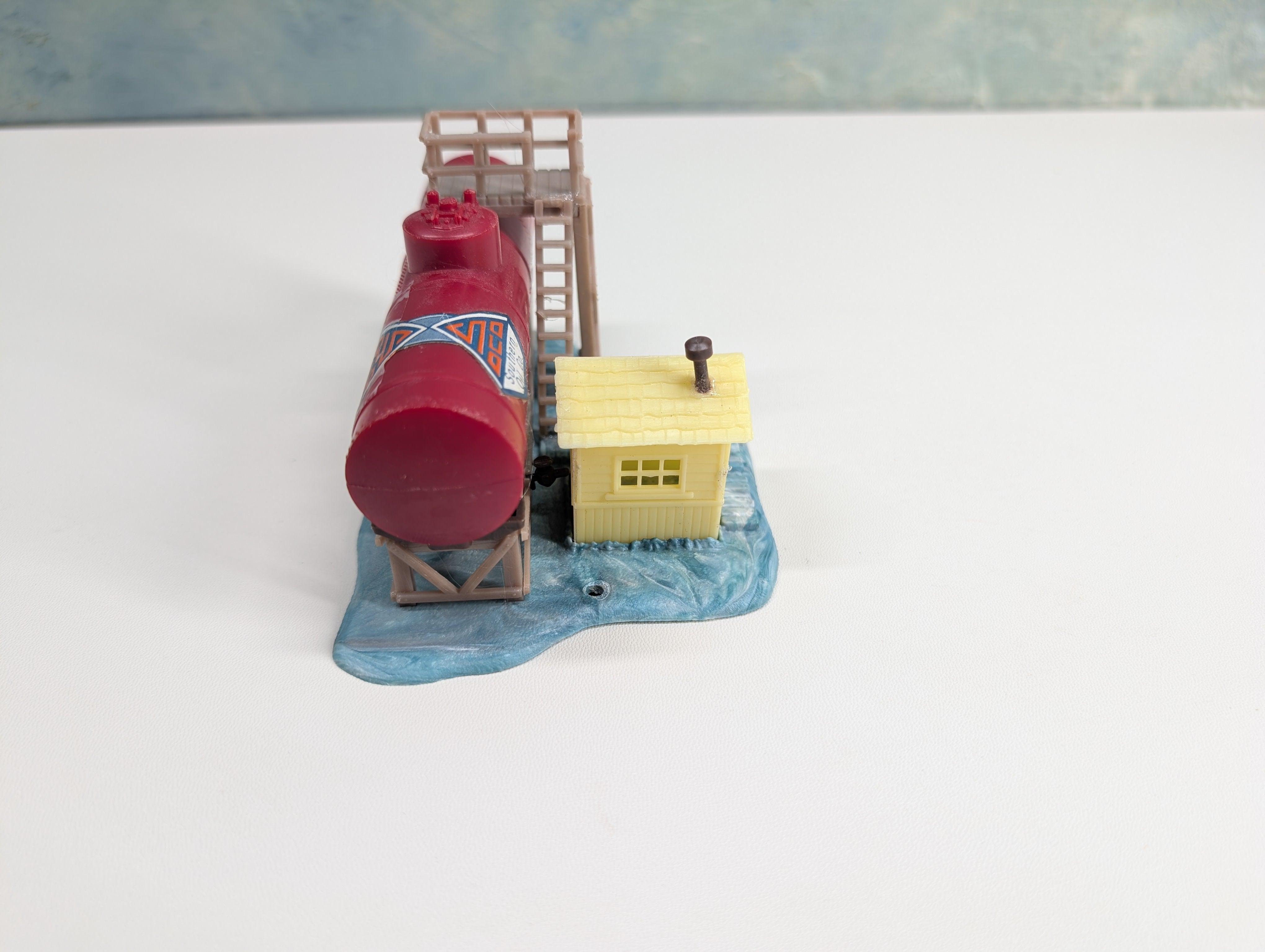 USED HO Scale Oil Facility
