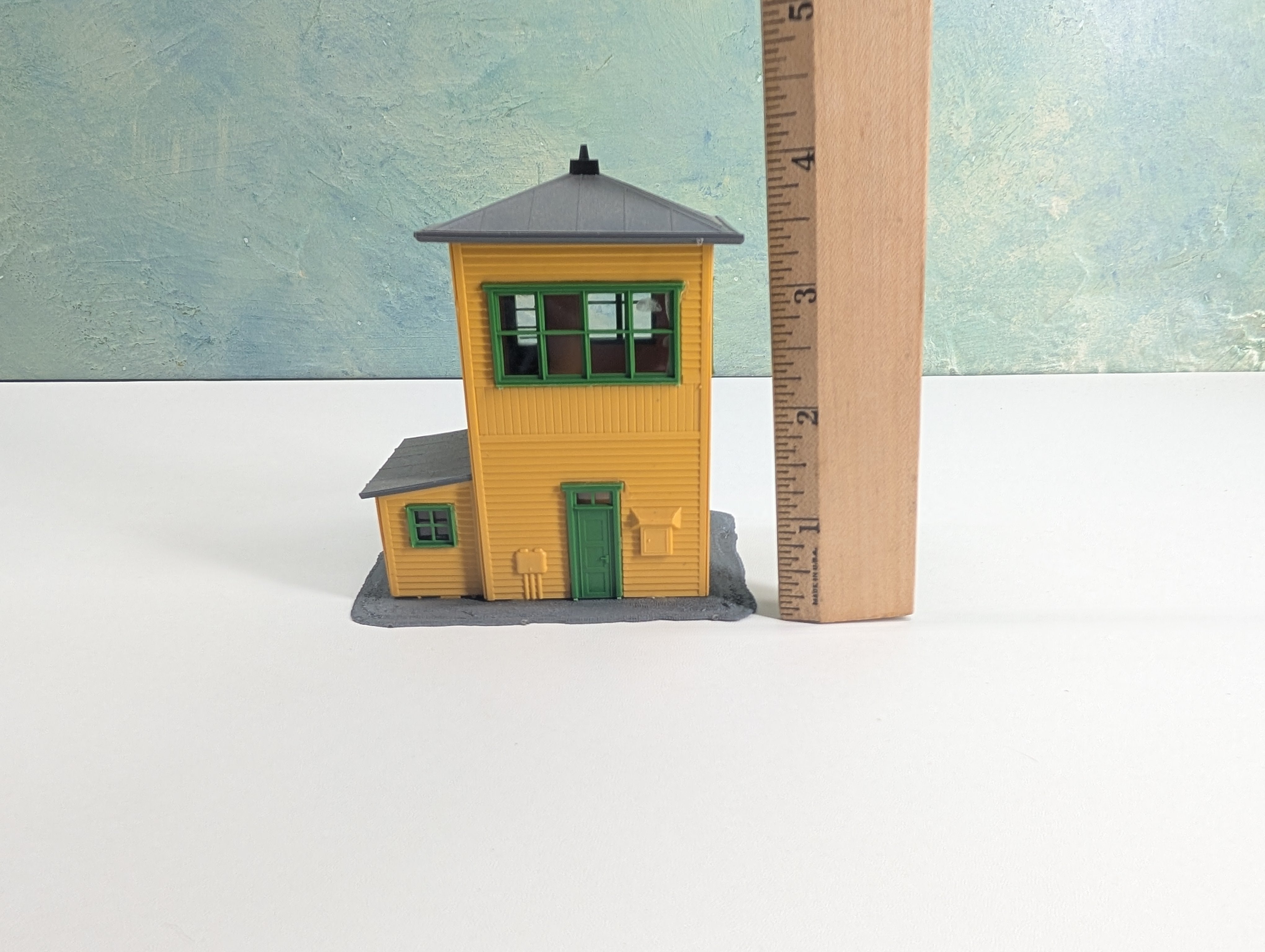 USED Tyco HO Scale Signal Tower