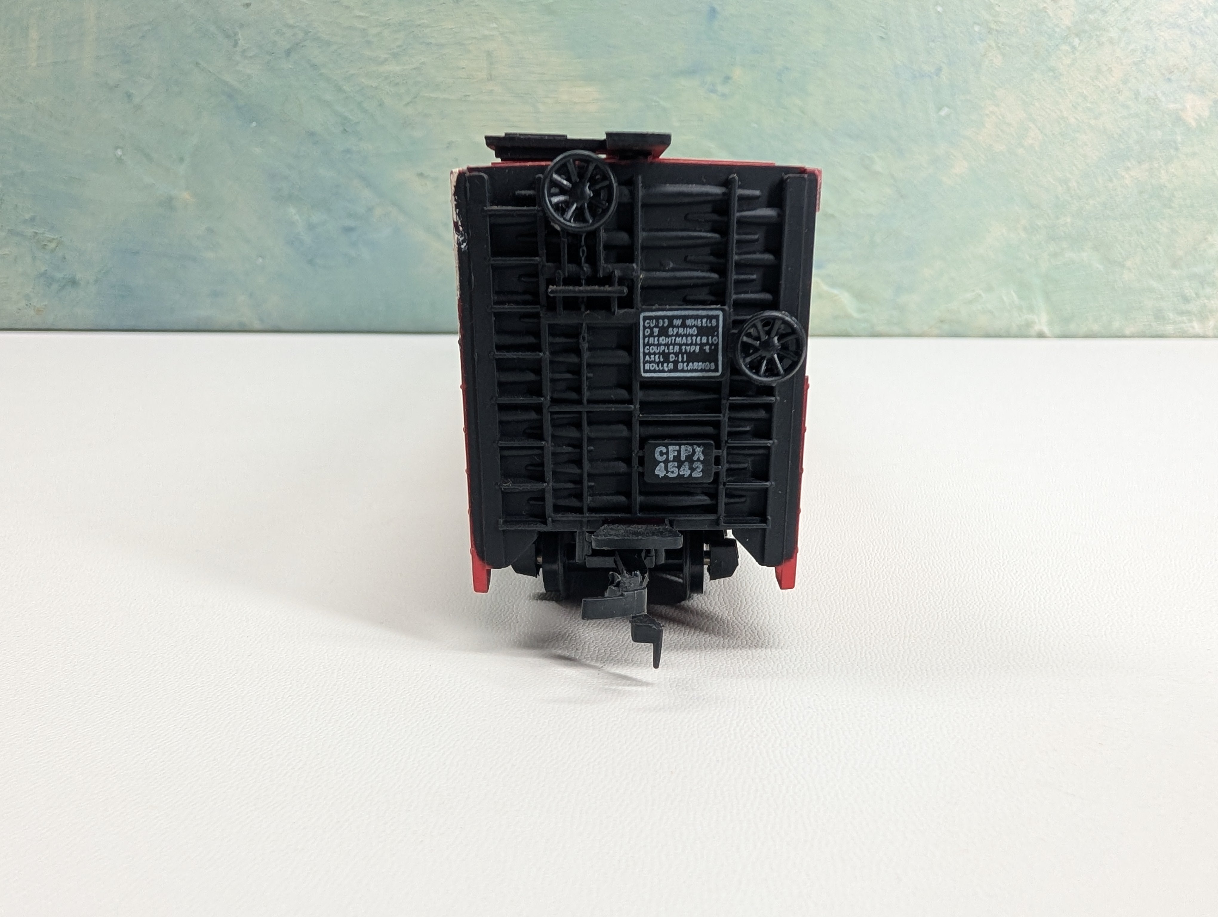 USED HO Scale All Door Box Car Canfor CFPX #4542