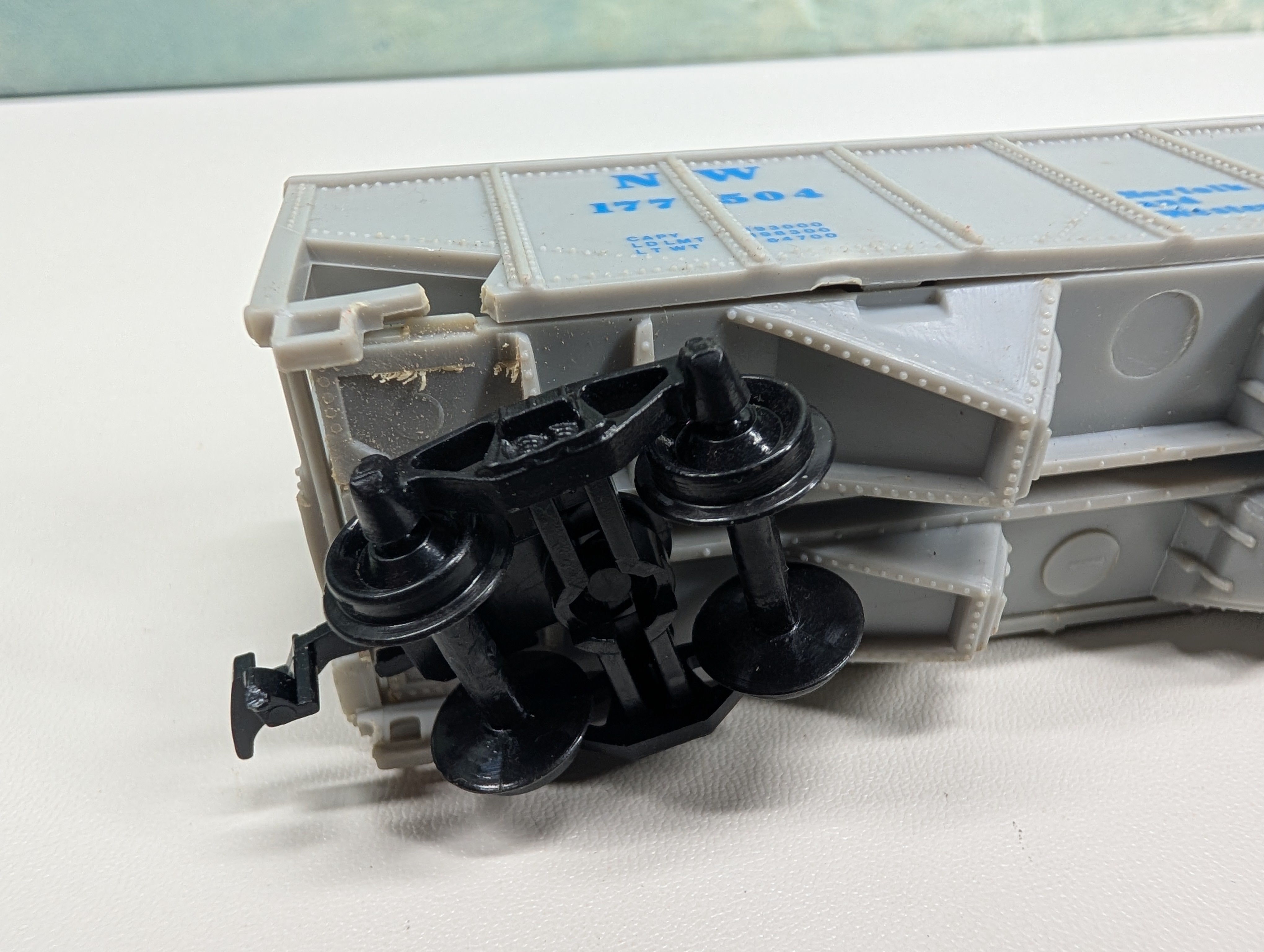 USED HO Scale 2 Bay Covered Hopper Norfolk & Western NW #177504