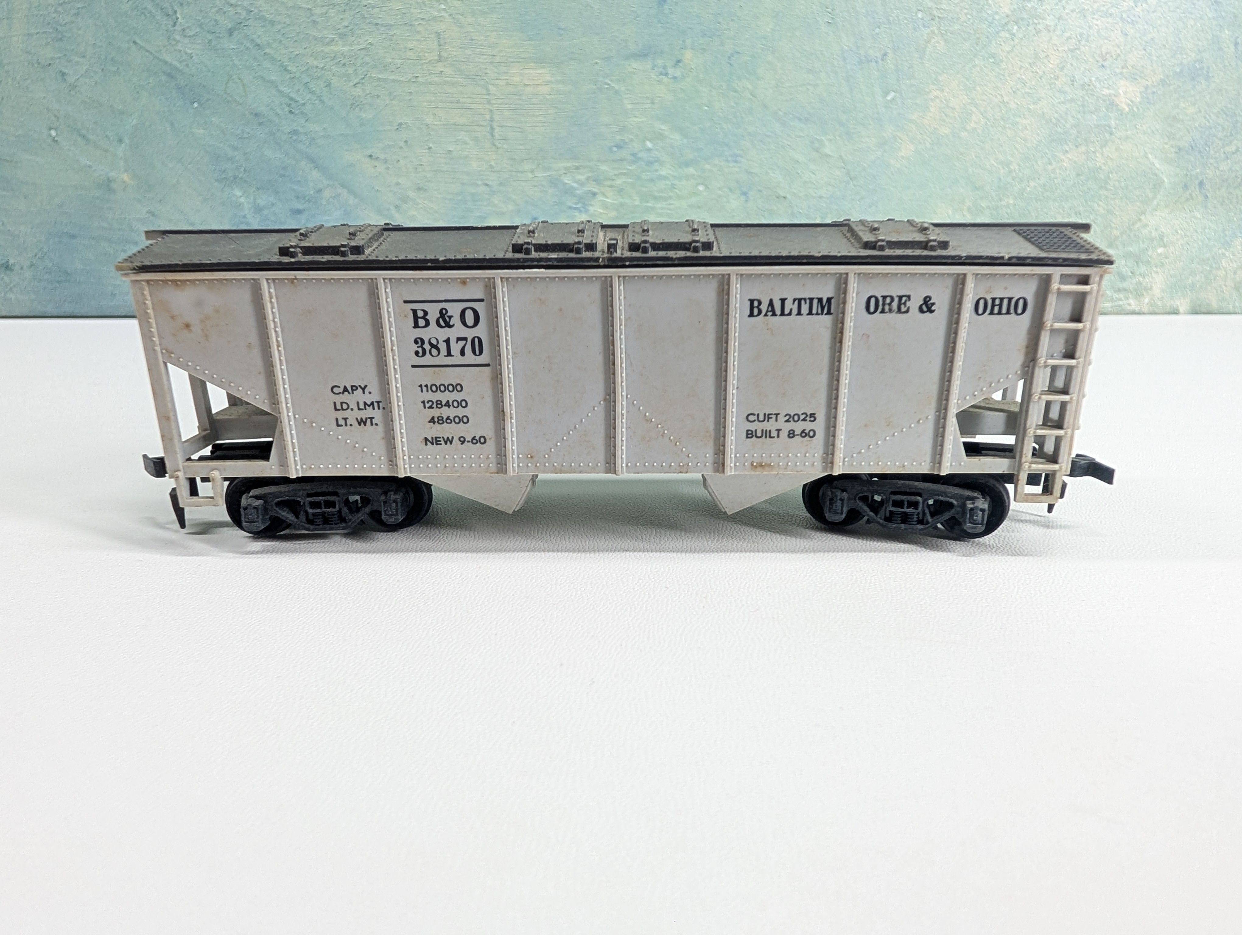 USED Fleischmann HO Scale 35' 2-Bay Covered Hopper Baltimore and Ohio B&O #38170 Weathered