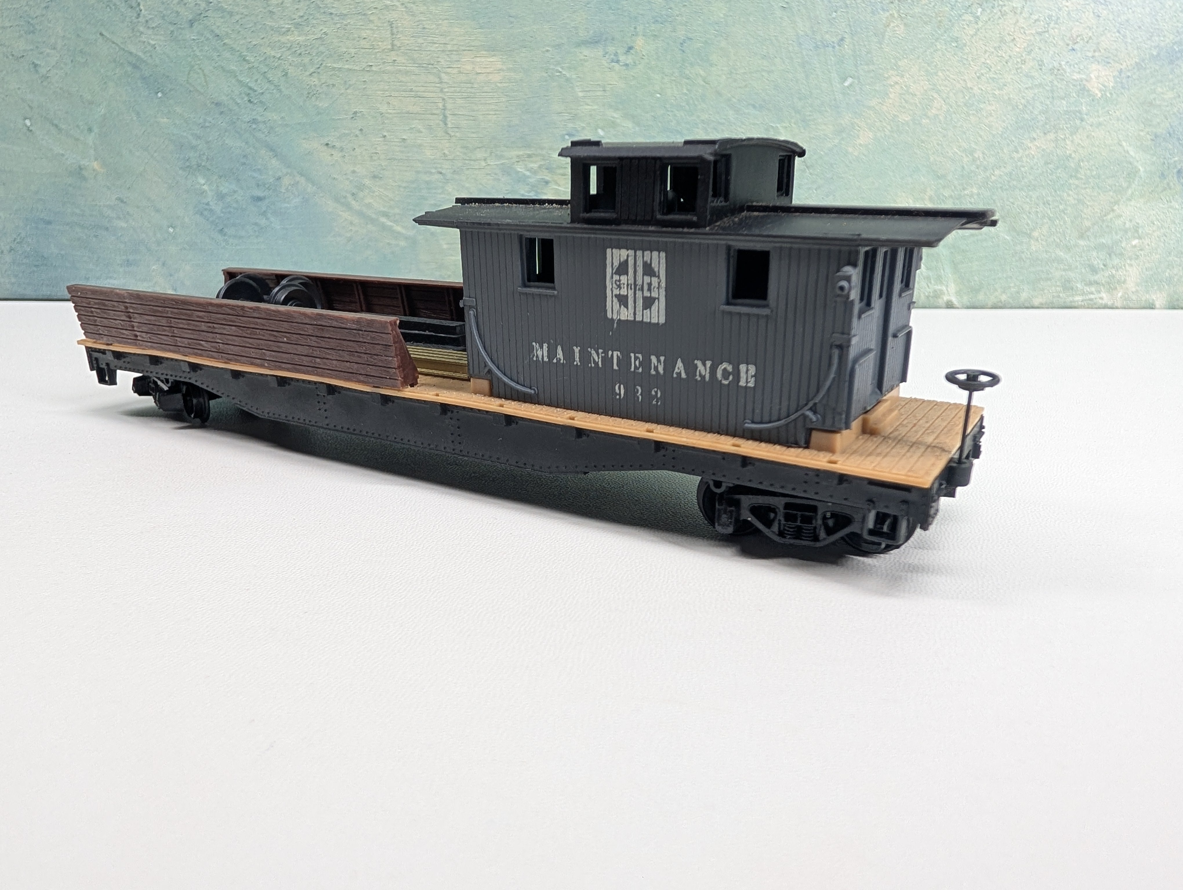 USED Tyco HO Scale MOW Boom Tender Flat Car w/ Brake Wheel! Santa Fe #932