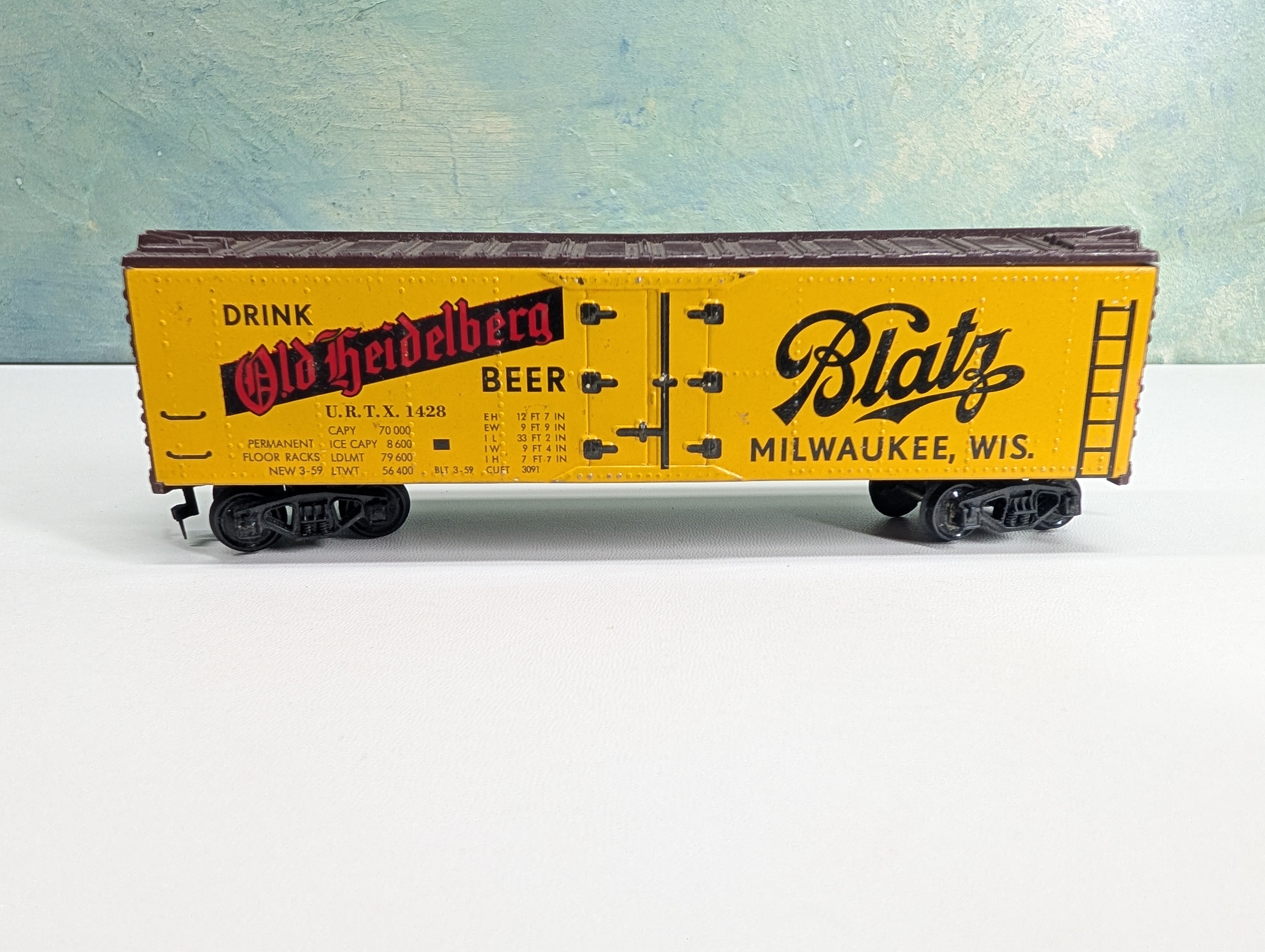 USED Fleischmann HO Scale 43' Reefer Box Car Blatz Old Heidelberg Beer URTX #1428
