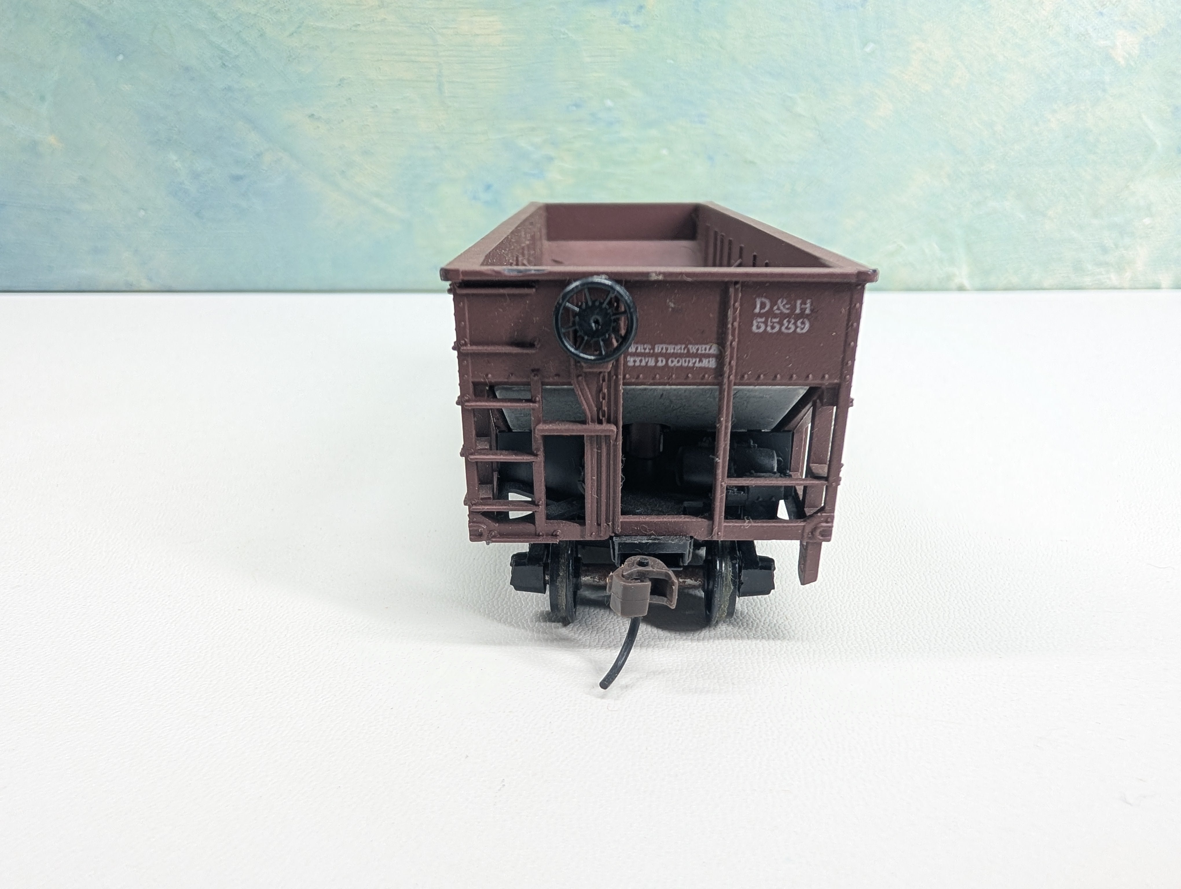 USED Athearn HO Scale 34' Offset 2 Bay Hopper Delaware and Hudson D&H #5589