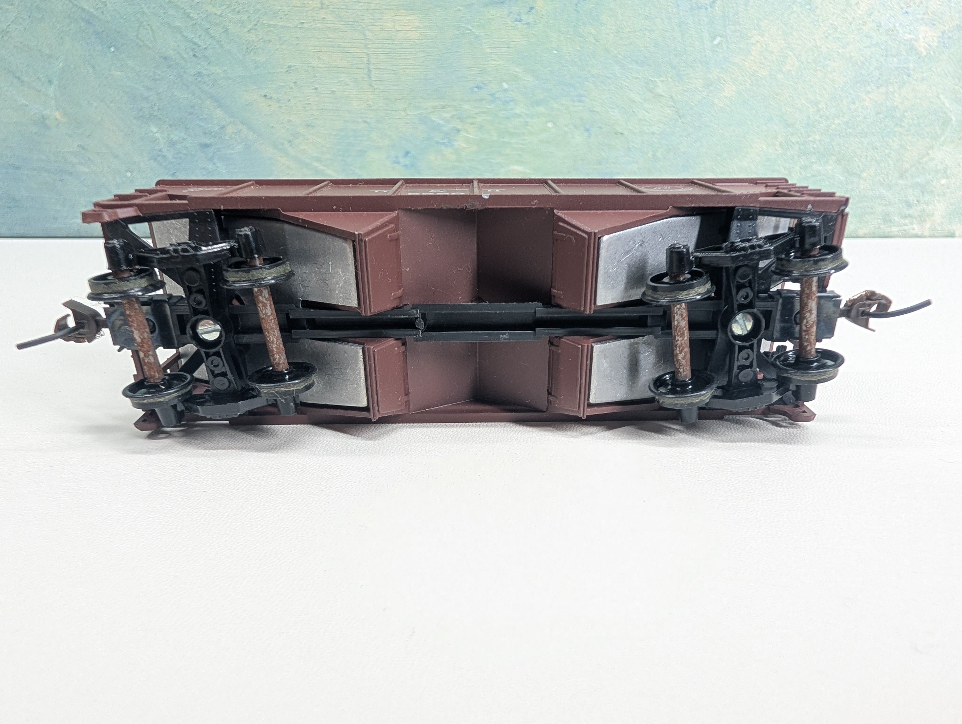 USED Athearn HO Scale 34' Offset 2 Bay Hopper Delaware and Hudson D&H #5589