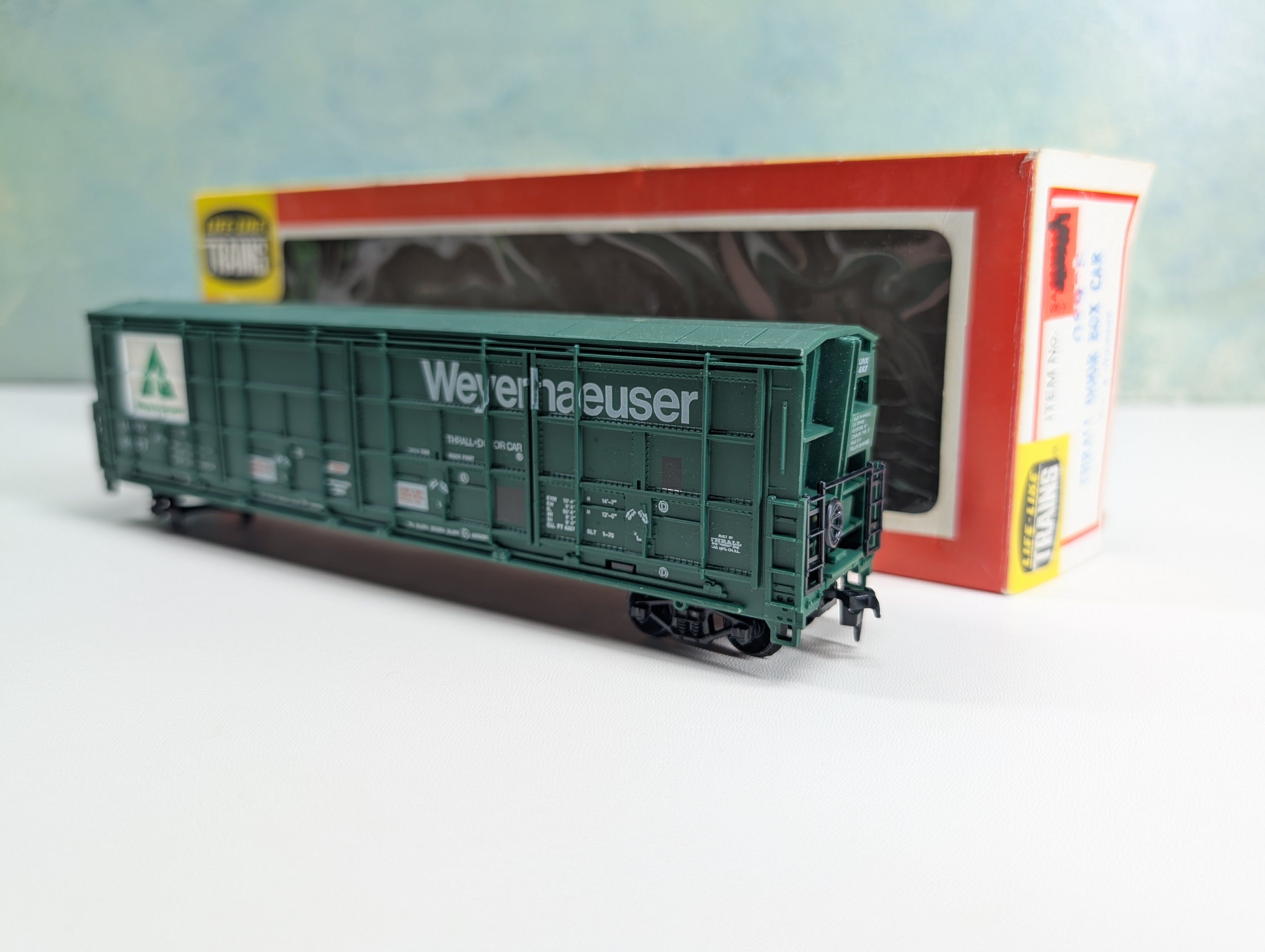 USED Life-Like HO Scale Thrall Door Box Car Weyerhaeuser LUNX #4687
