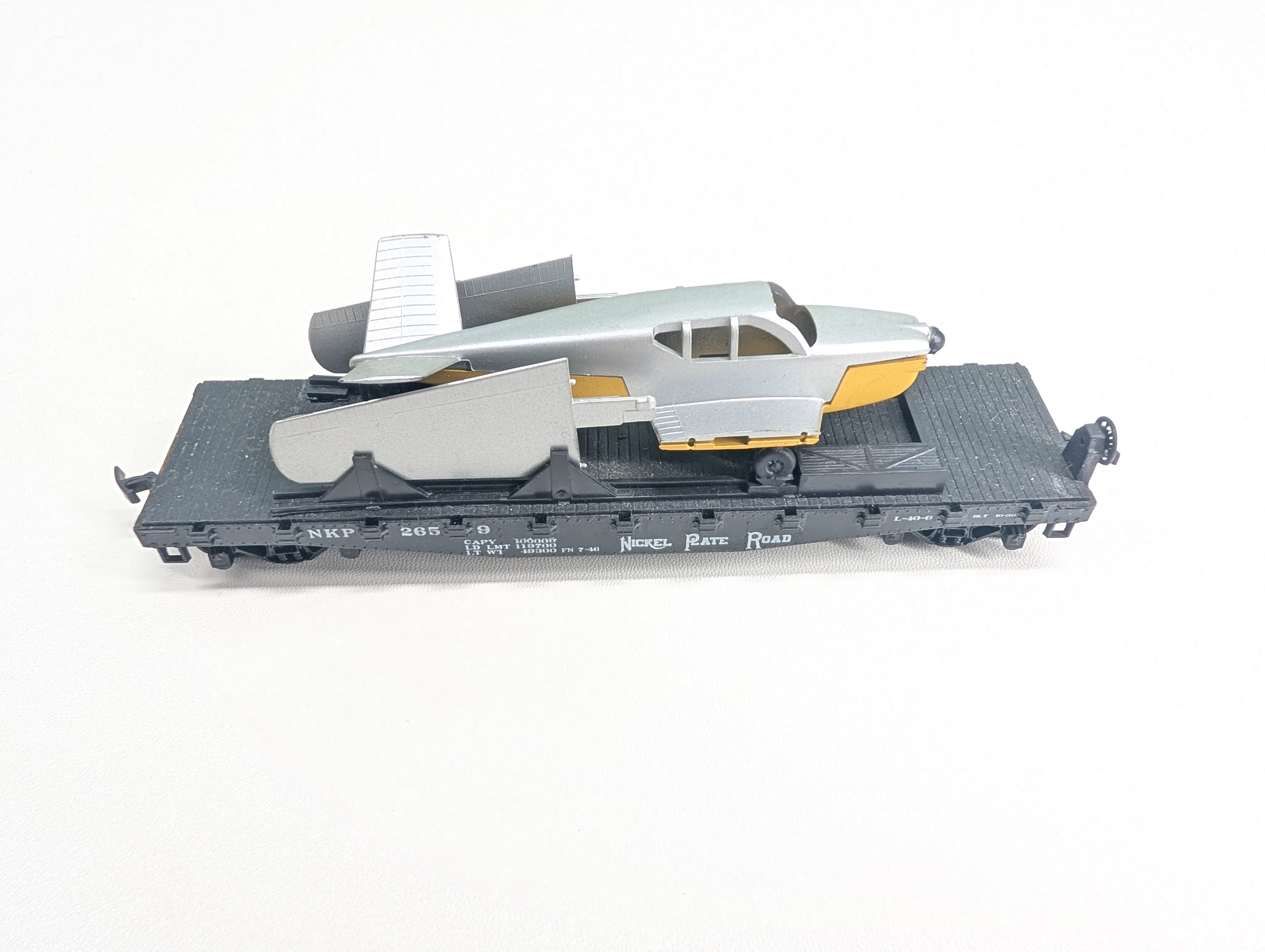 USED Athearn HO Scale 40' Flat Car w/ Air Plane Nickel Plate Road NKP #2659