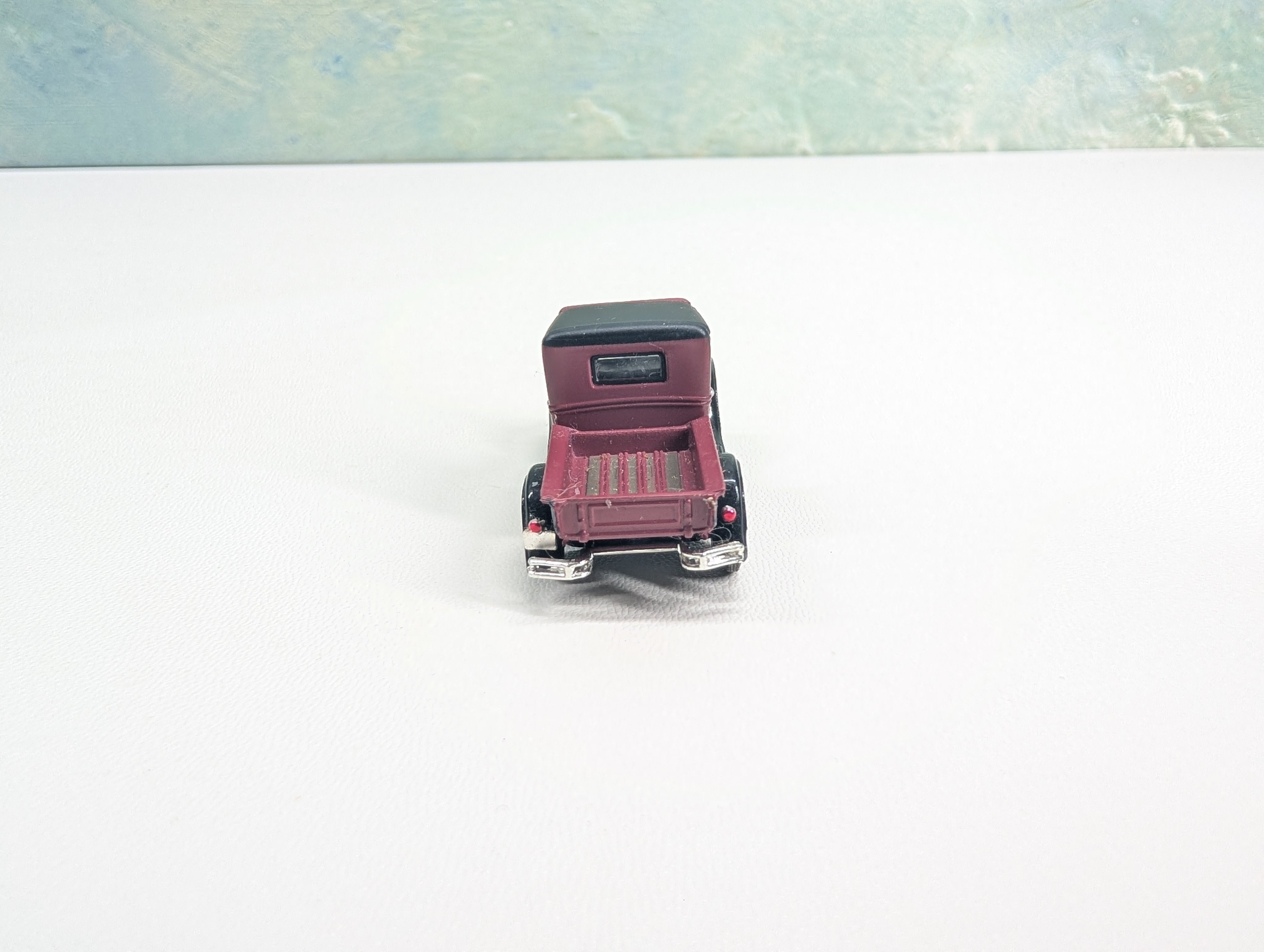 USED Athearn 26421 HO Scale Ford Model A Pick-Up Truck, Burgundy