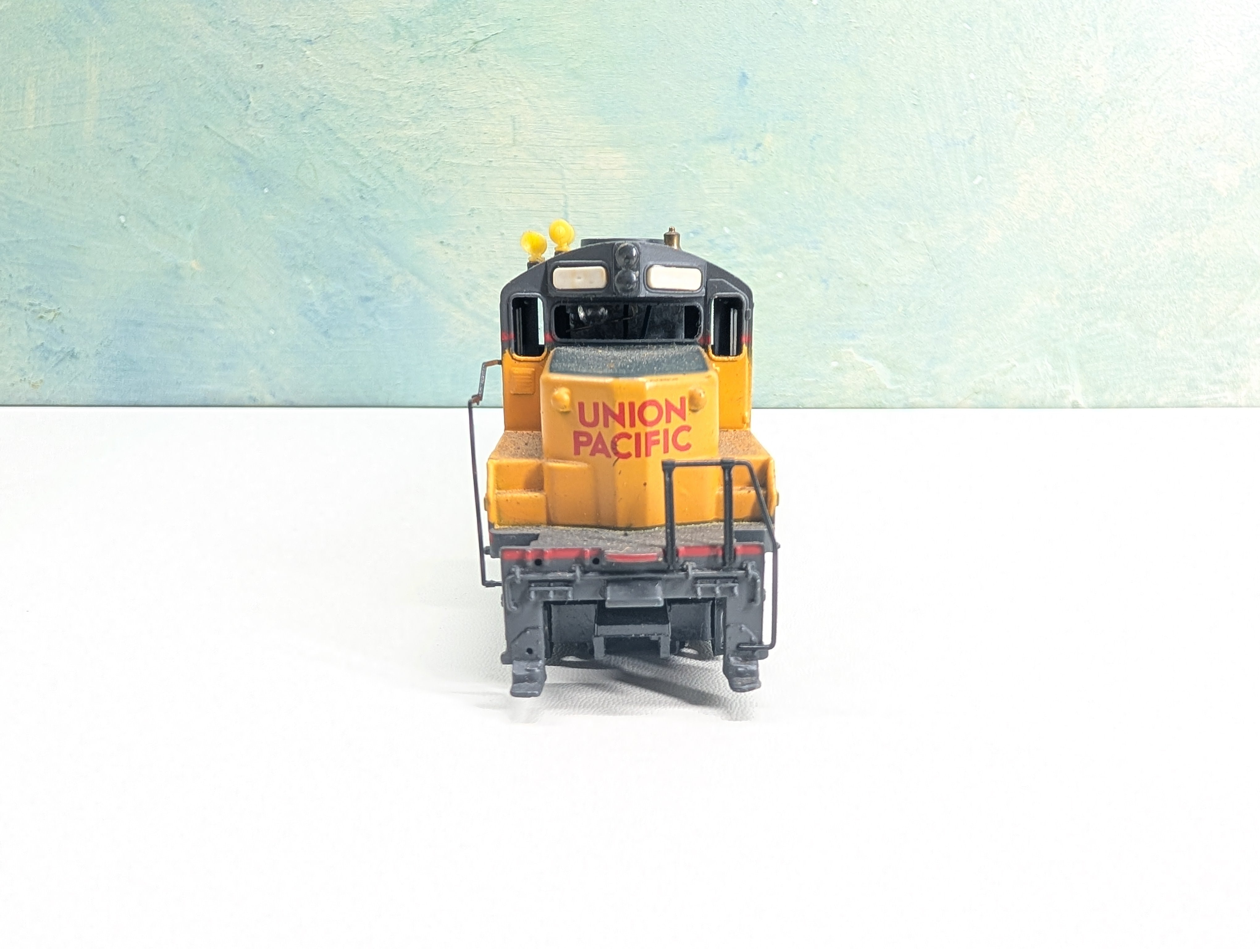 USED Mantua HO Scale GP-20 Diesel Locomotive Union Pacific UP #487 Runs Great! DC
