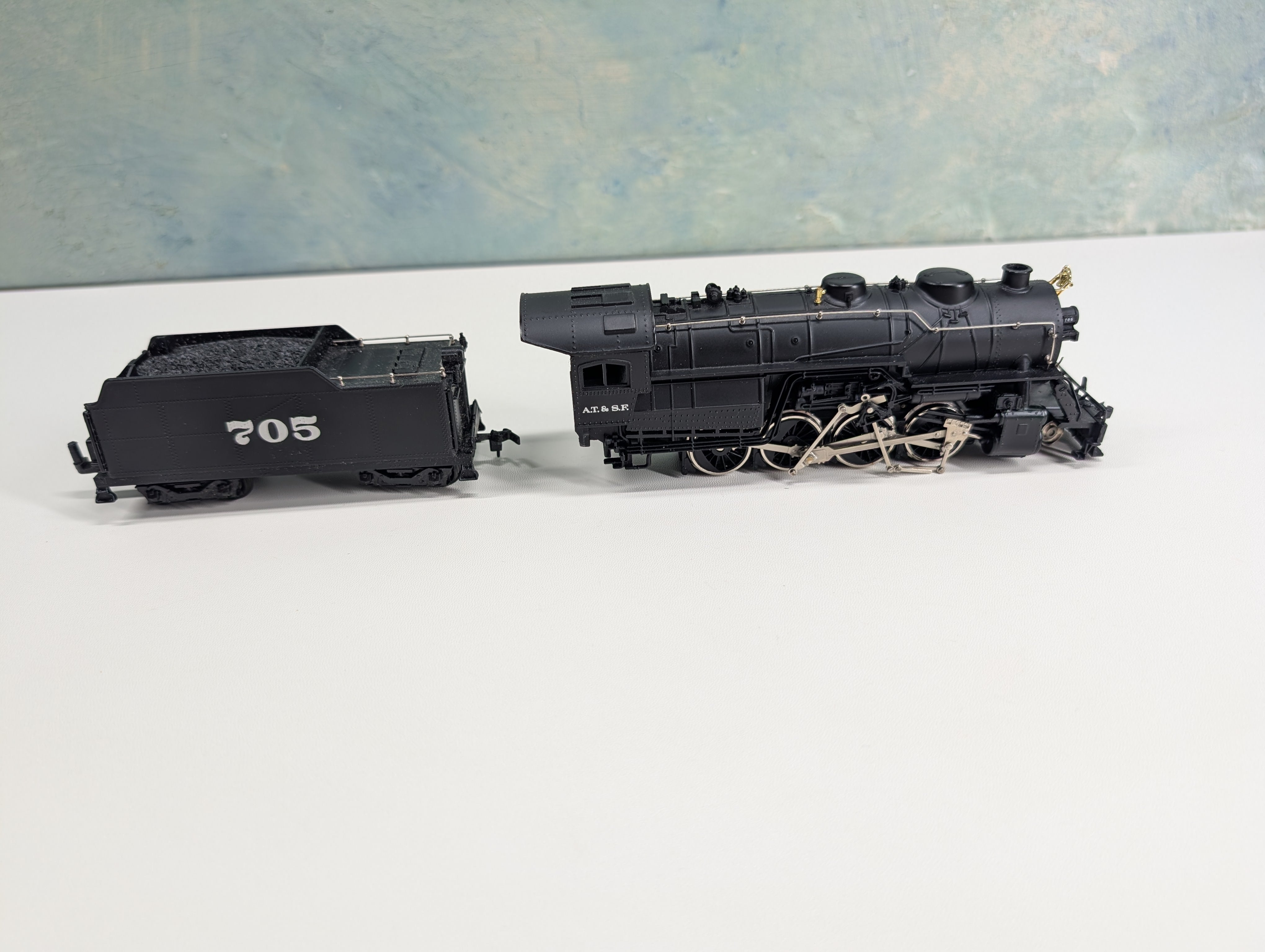 USED Bachmann HO Scale Consolidation 2-8-0 Steam Locomotive Santa Fe ATSF #705 Parts/Repairs DC