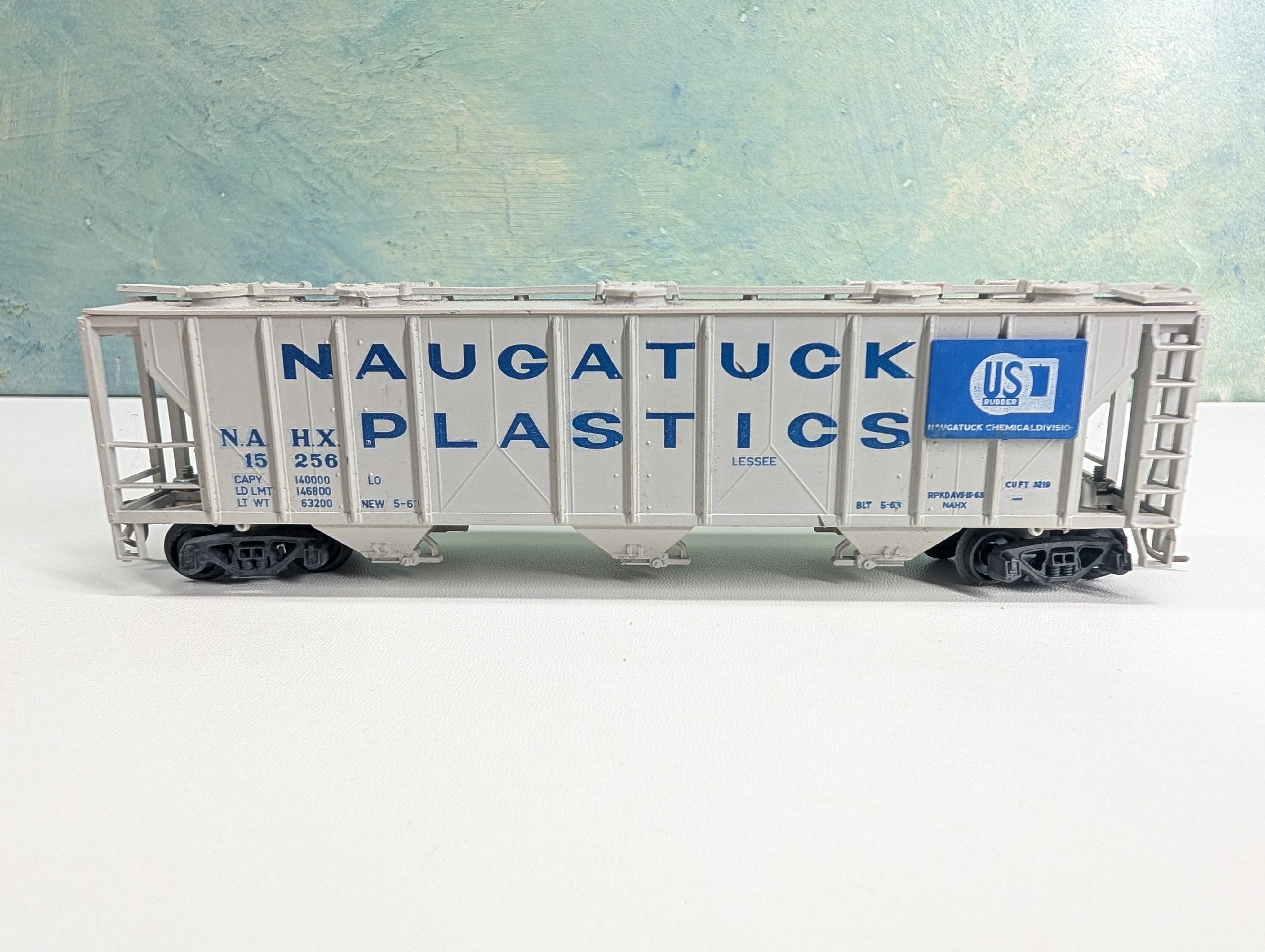 USED HO Scale 3 Bay Covered Hopper Naugatuck Plastics NAHX #15256