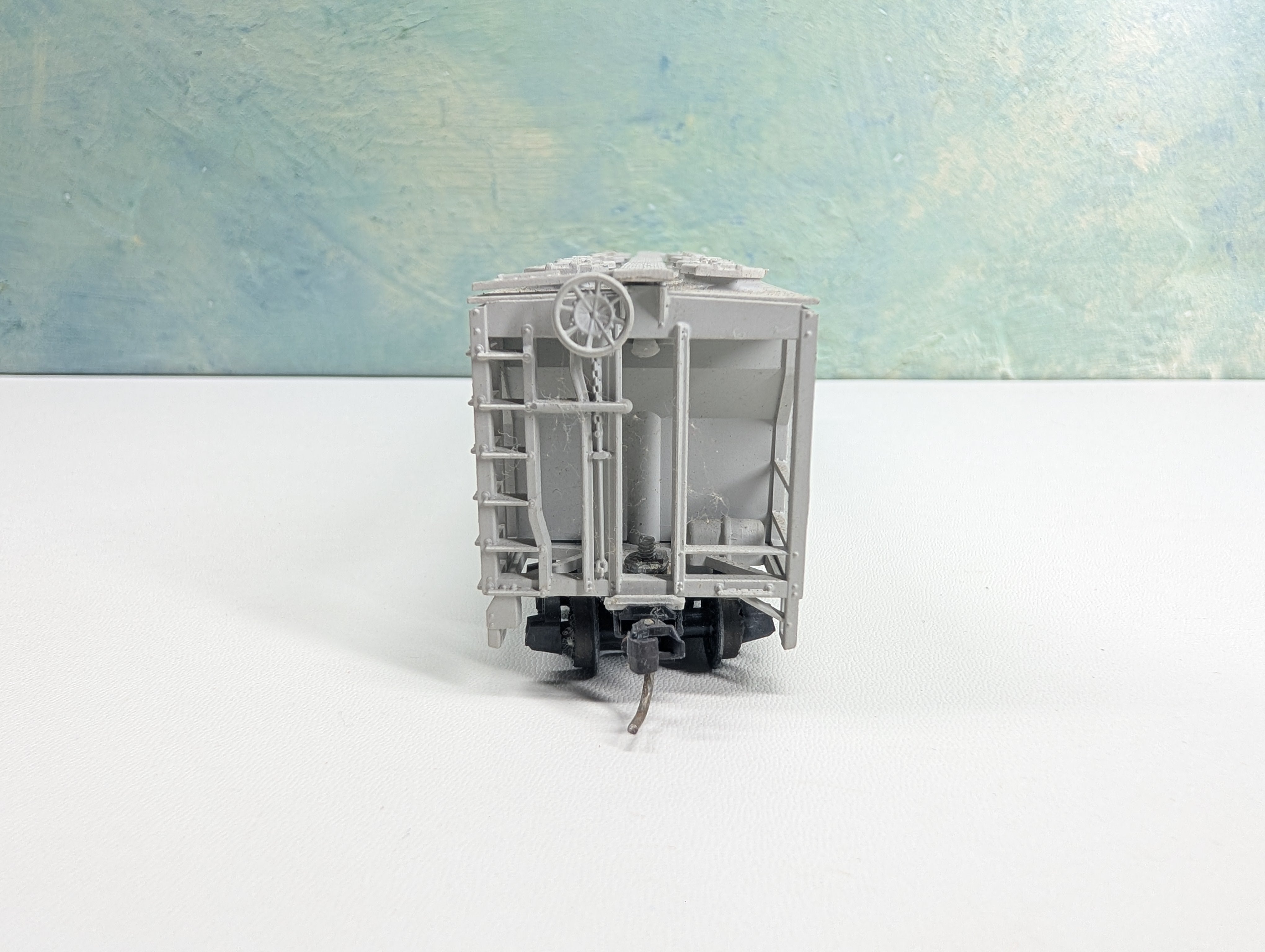 USED HO Scale 3 Bay Covered Hopper Naugatuck Plastics NAHX #15256