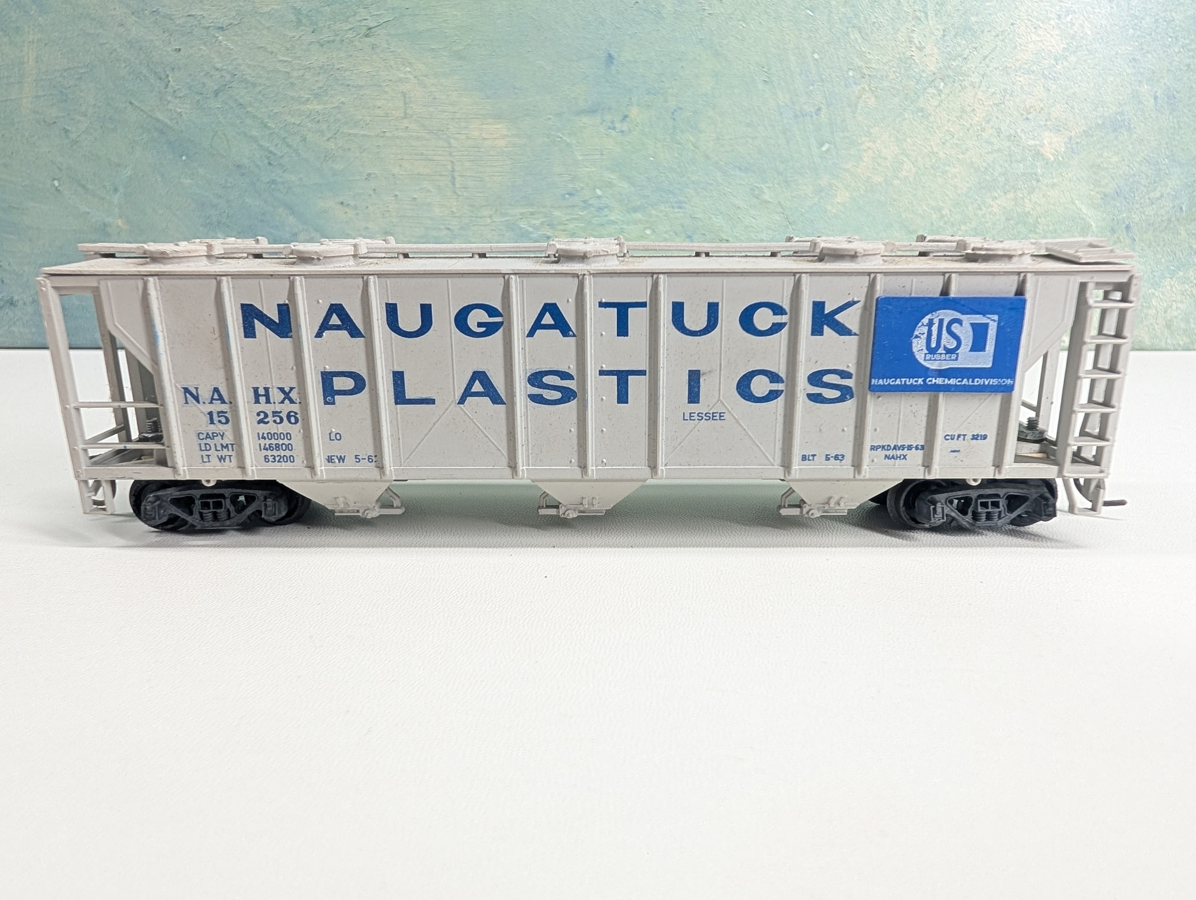USED HO Scale 3 Bay Covered Hopper Naugatuck Plastics NAHX #15256