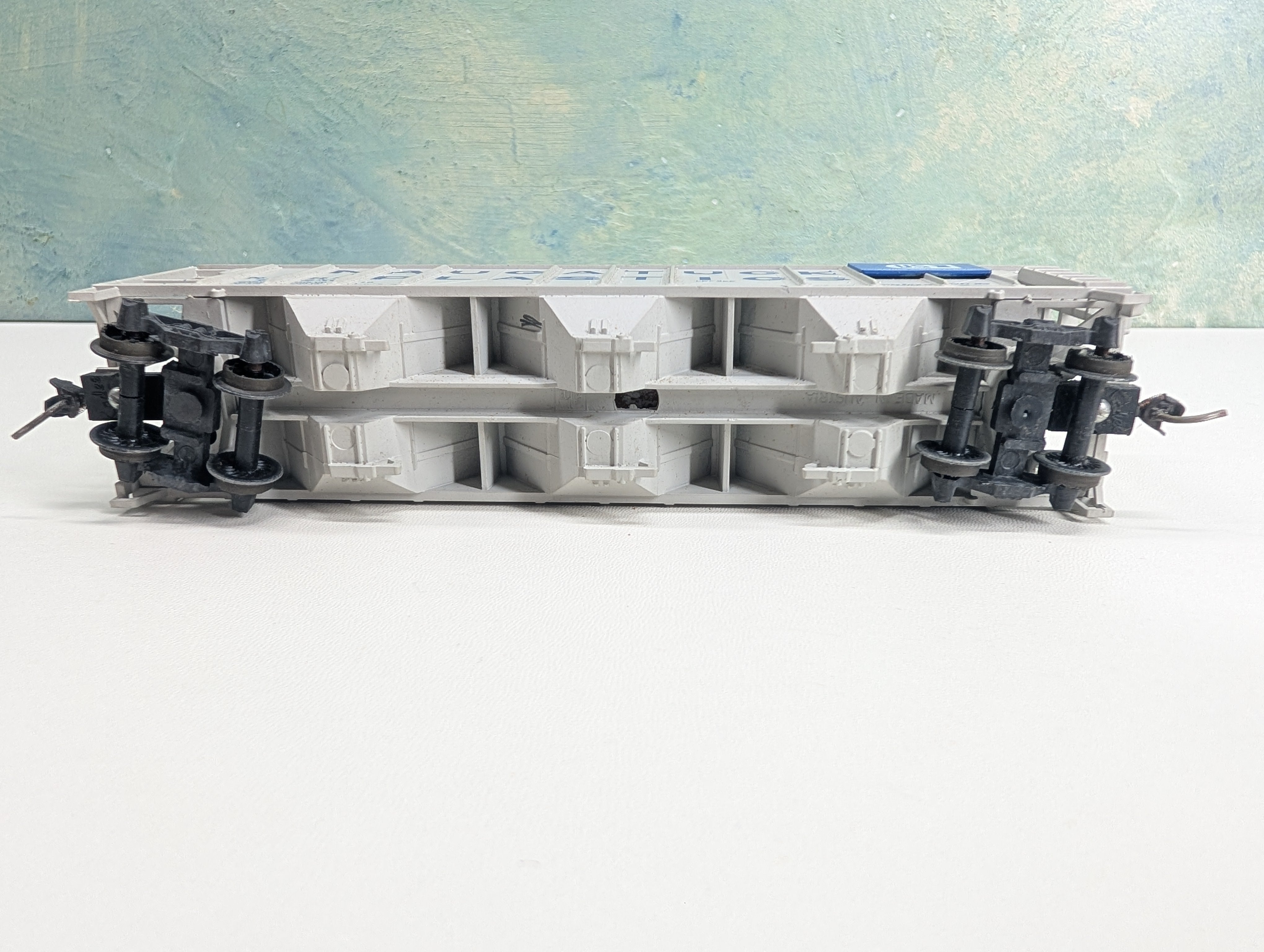 USED HO Scale 3 Bay Covered Hopper Naugatuck Plastics NAHX #15256