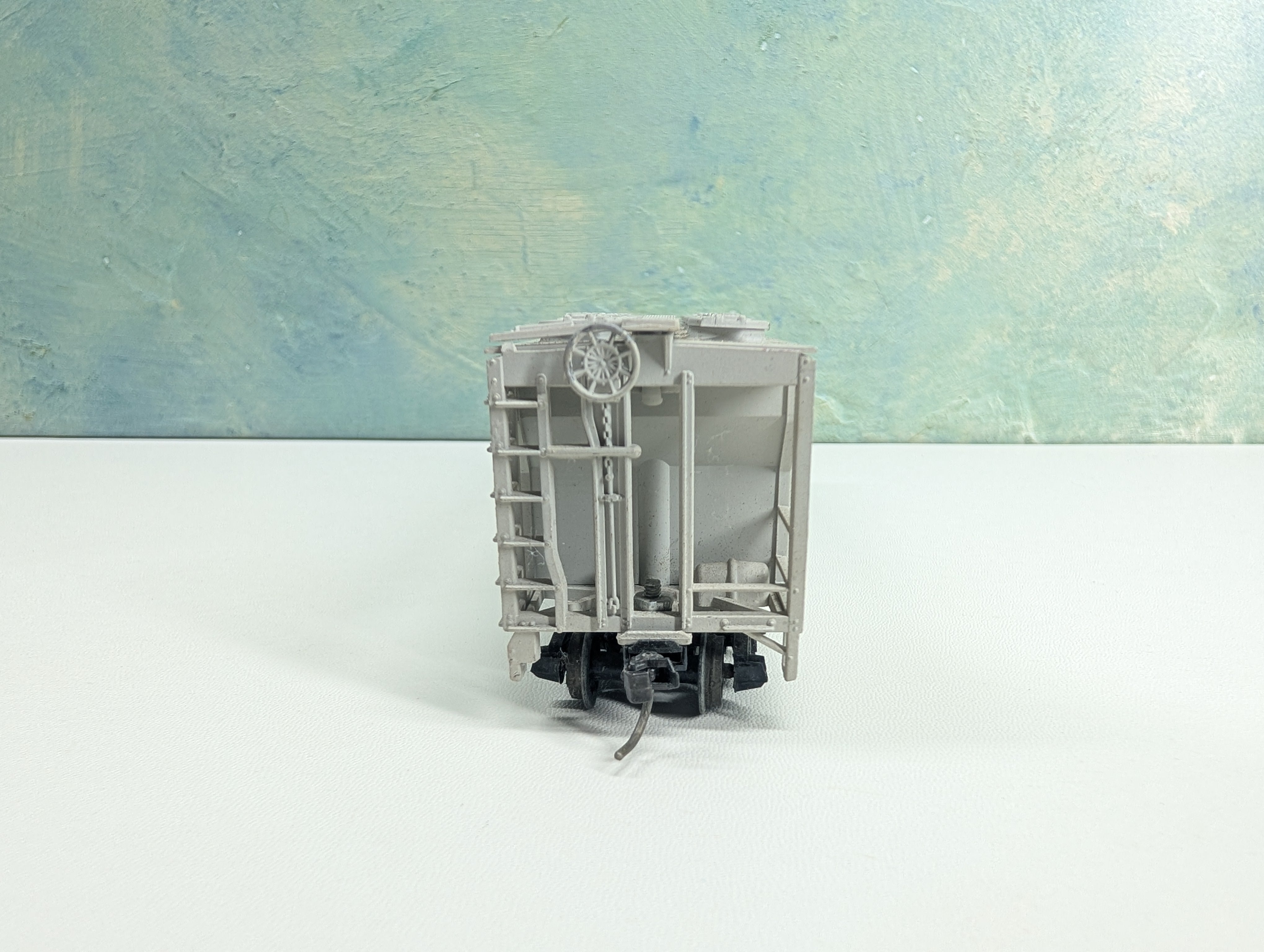 USED HO Scale 3 Bay Covered Hopper Milwaukee Road MILW #98108