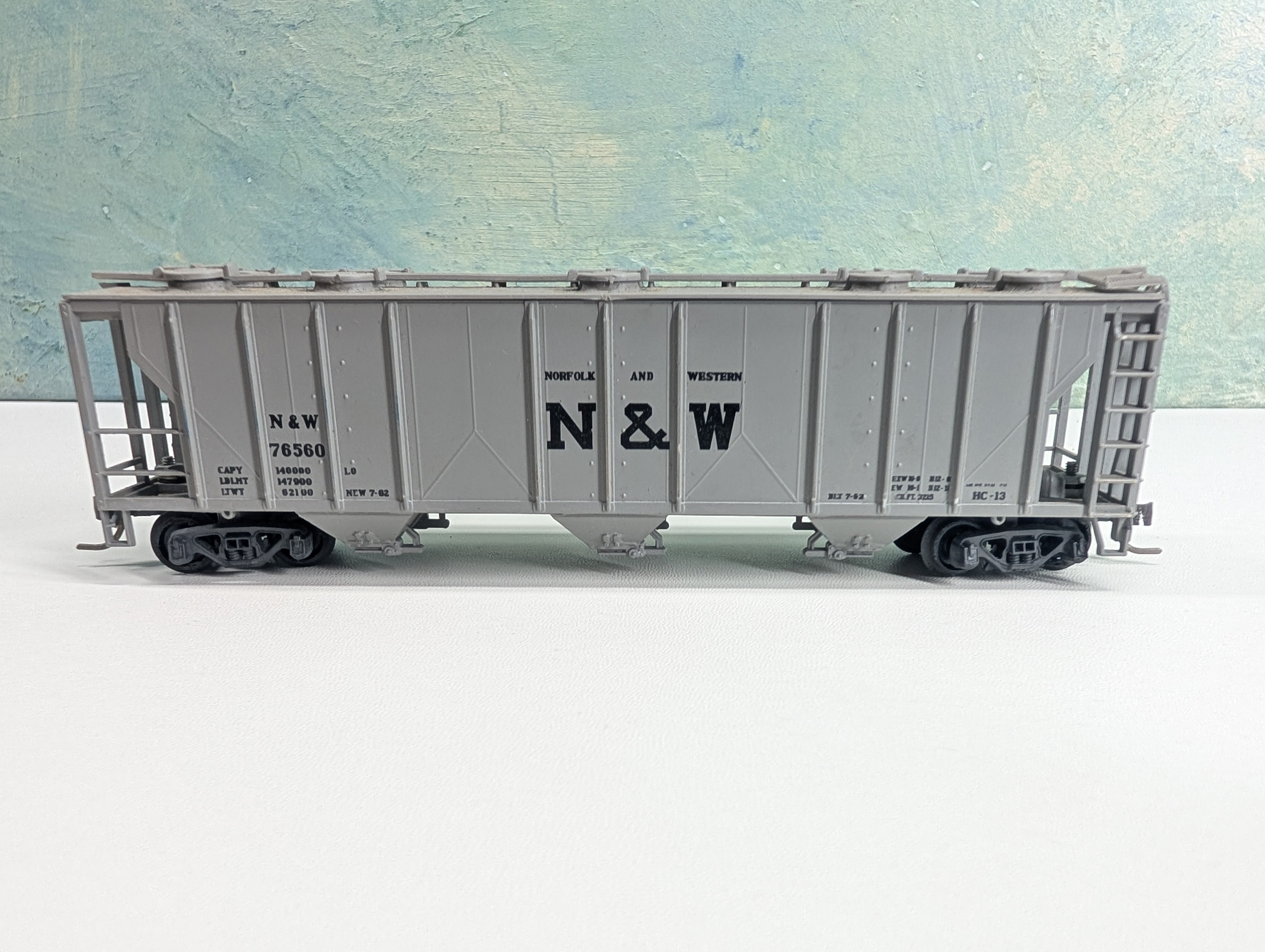 USED HO Scale 3 Bay Covered Hopper Norfolk & Western N&W #76560
