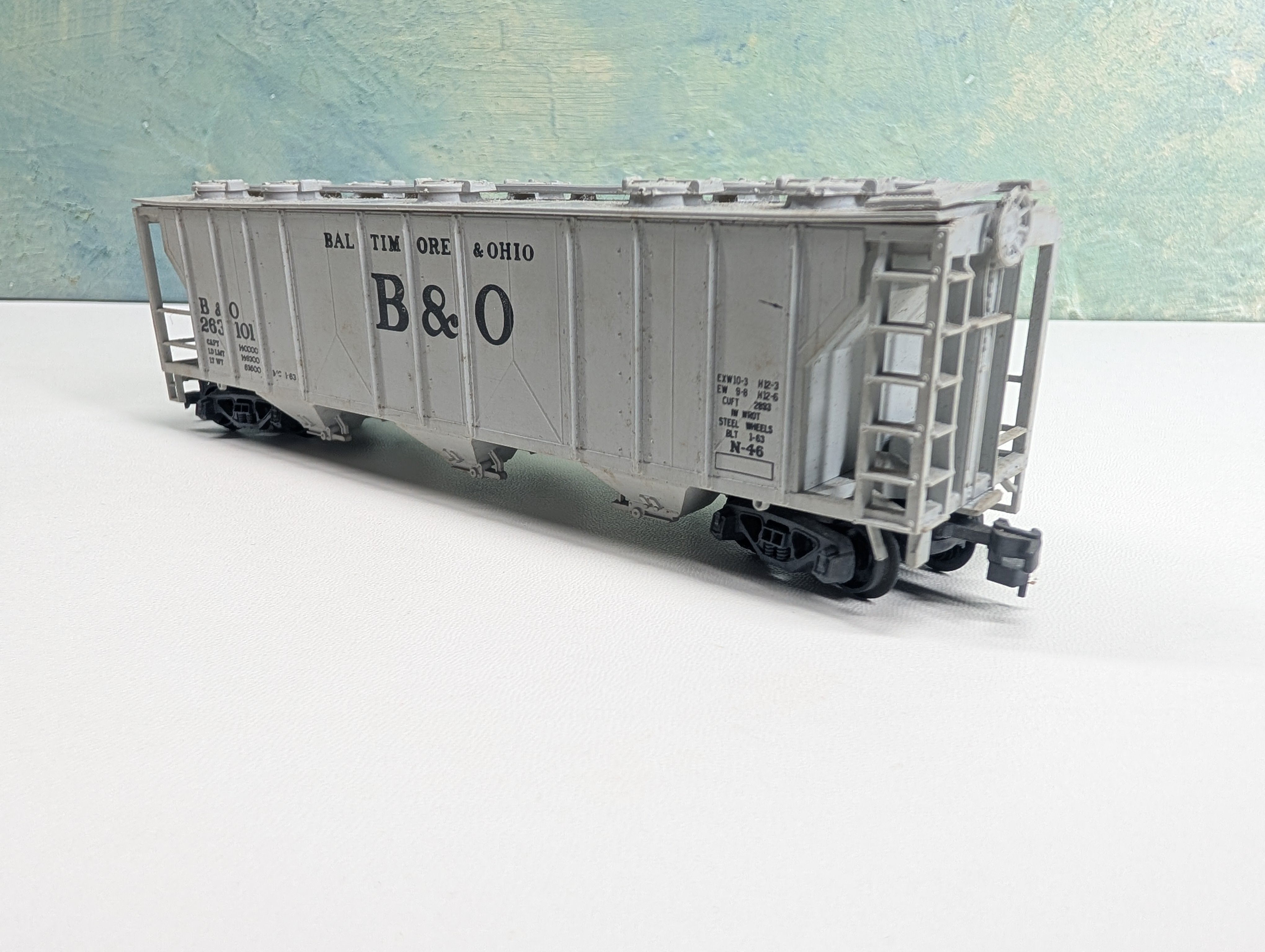 USED HO Scale 3 Bay Covered Hopper Baltimore and Ohio B&O #263101
