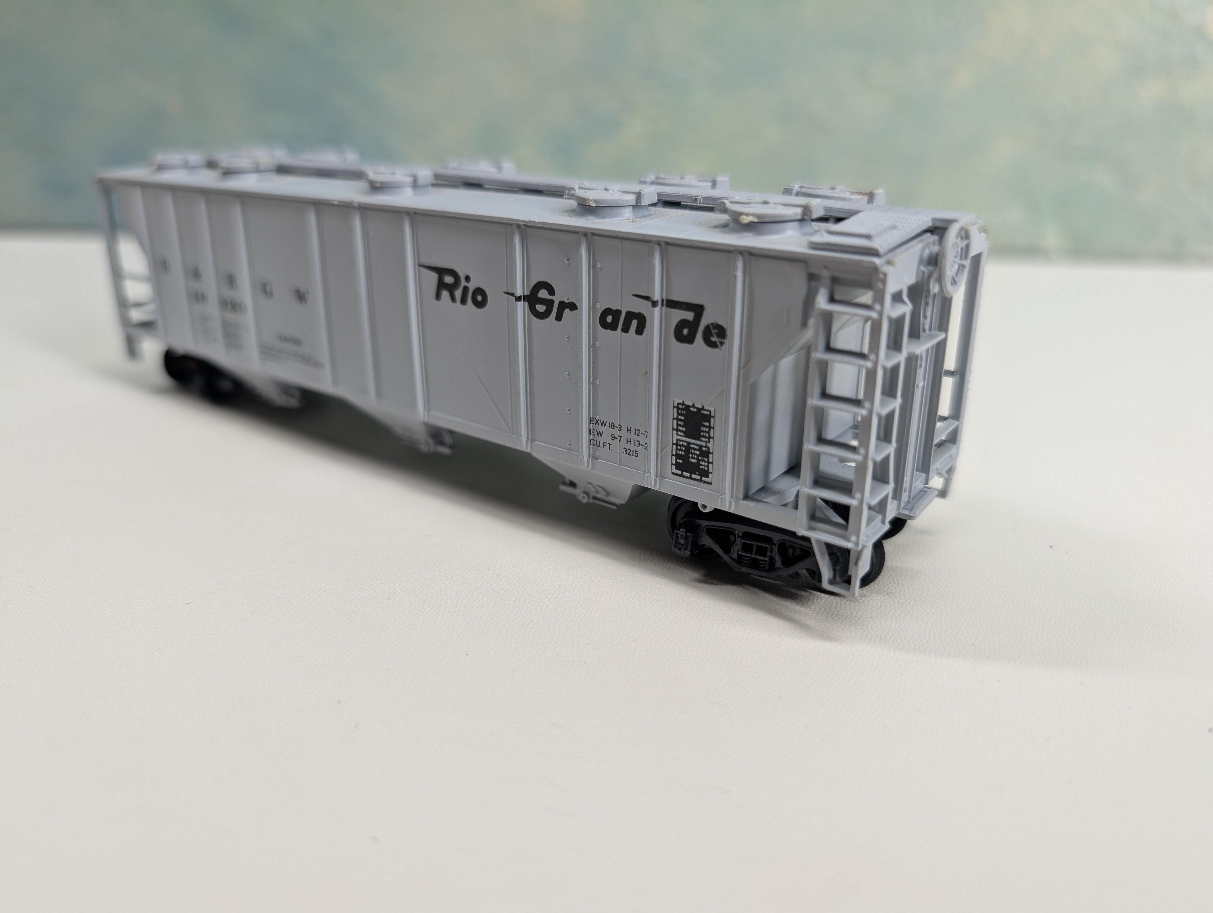 USED HO Scale 3 Bay Covered Hopper Rio Grande D&RGW #18120