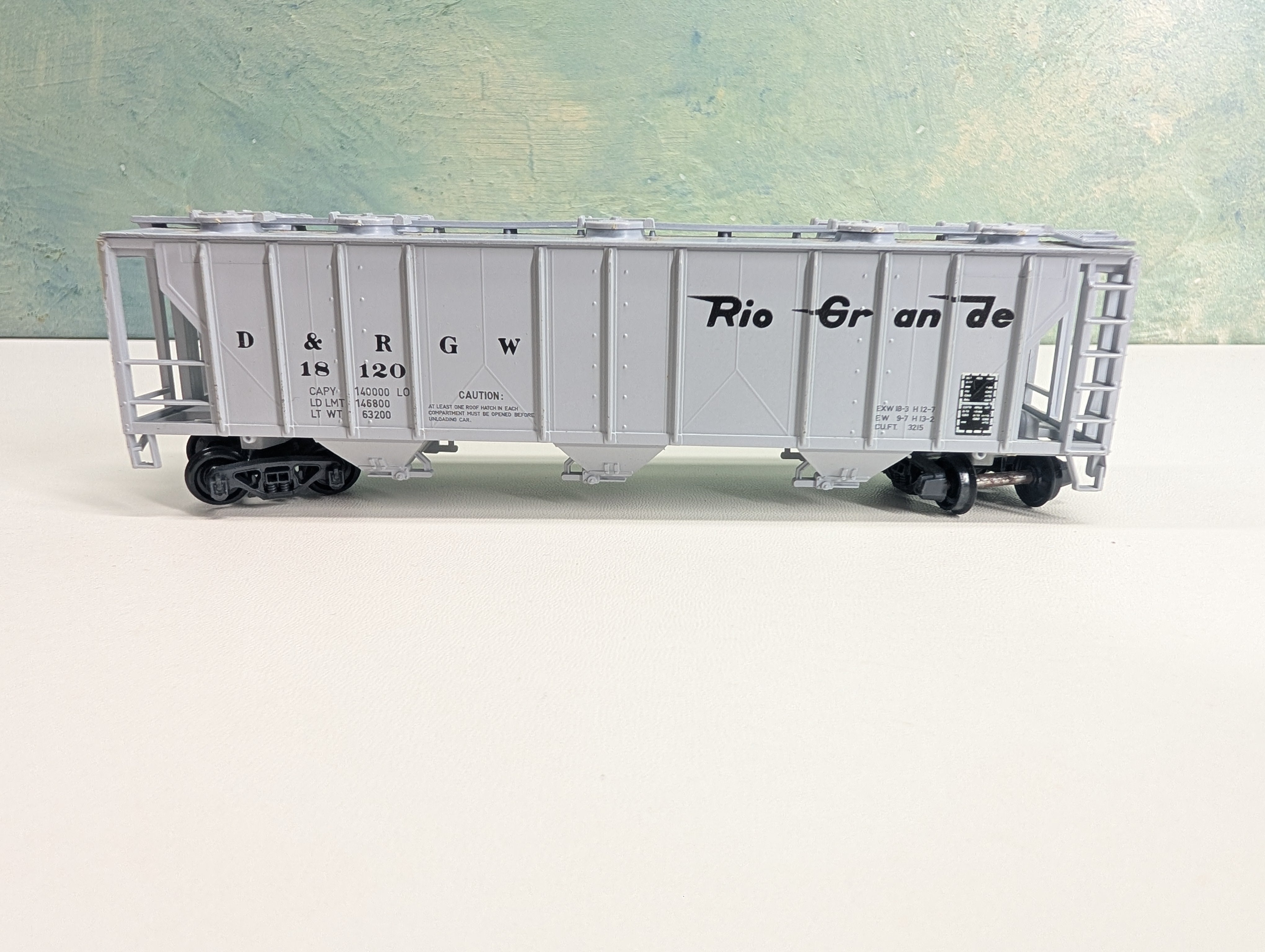 USED HO Scale 3 Bay Covered Hopper Rio Grande D&RGW #18120