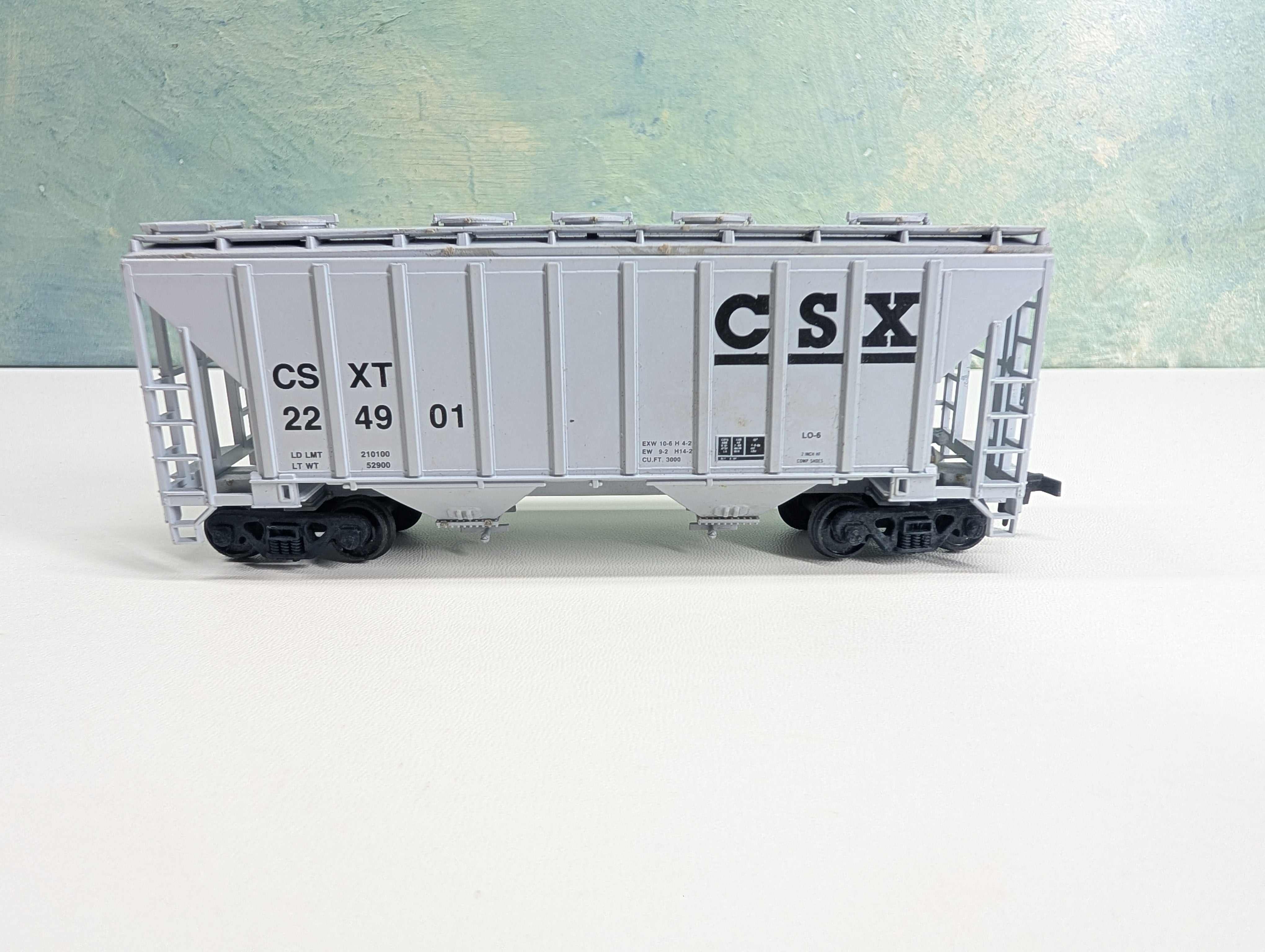 USED Walthers HO Scale 2 Bay Covered Hopper CSX #224901